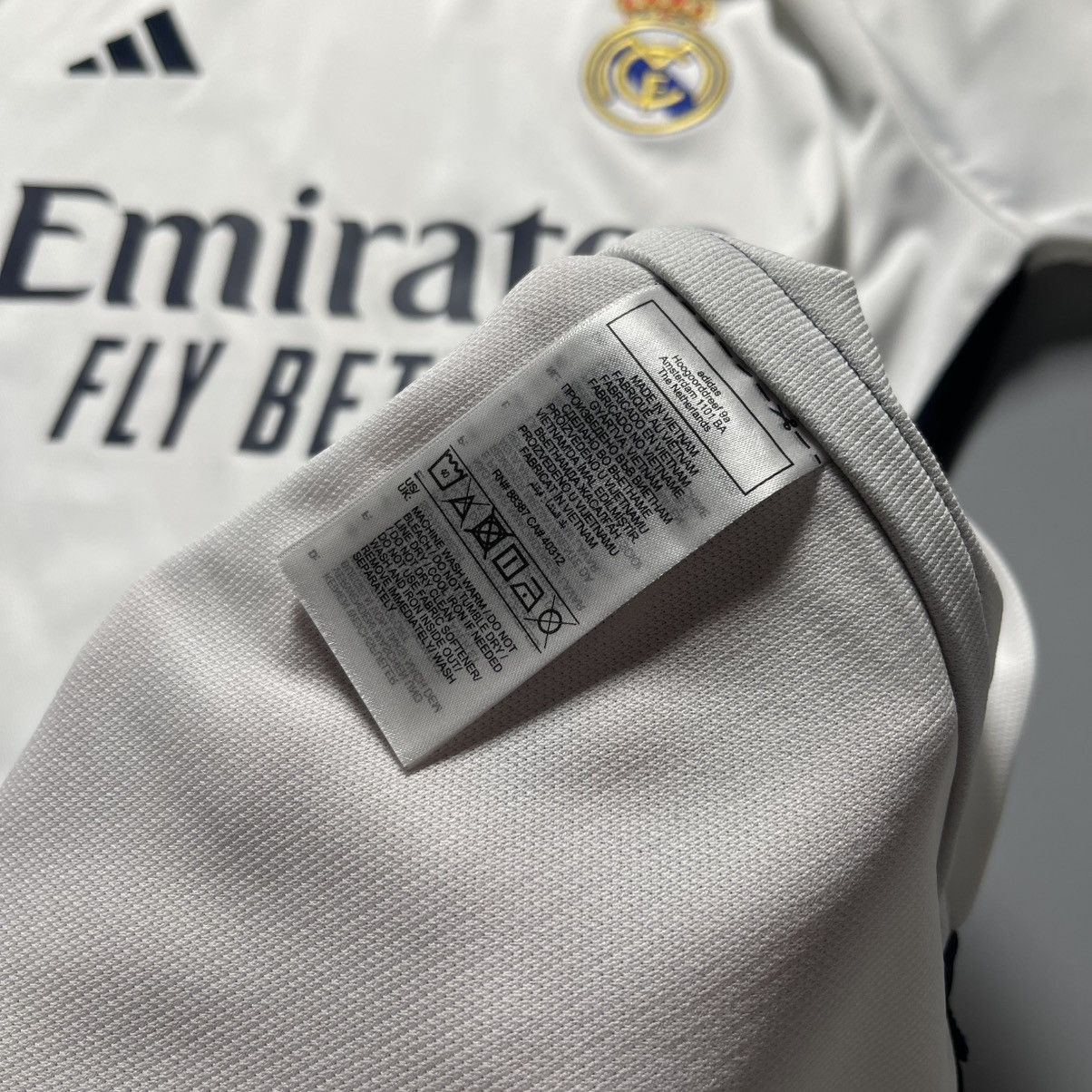 Adidas × Vintage NWT REAL MADRID 2023/2024 FOOTBALL HOME JERSEY #42 GULER Size US M / EU 48-50 / 2 - 11 Thumbnail