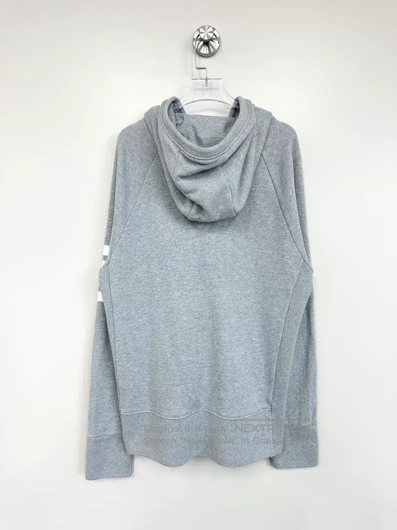Thom Browne Thom Browne Gray Classic Four Stripe Zip Hooded Sweatshirt Size US XL / EU 56 / 4 - 2 Thumbnail