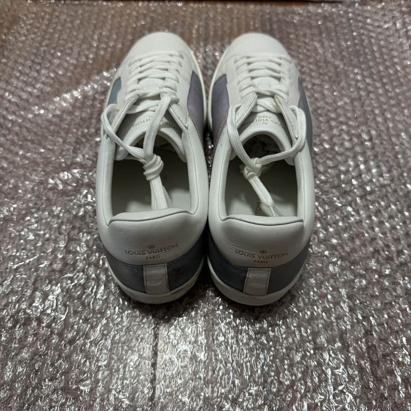 Louis Vuitton Louis Vuitton Luxurious Monogram Sneakers for Men - Size US 8.5 / EU 41-42 - 3 Thumbnail