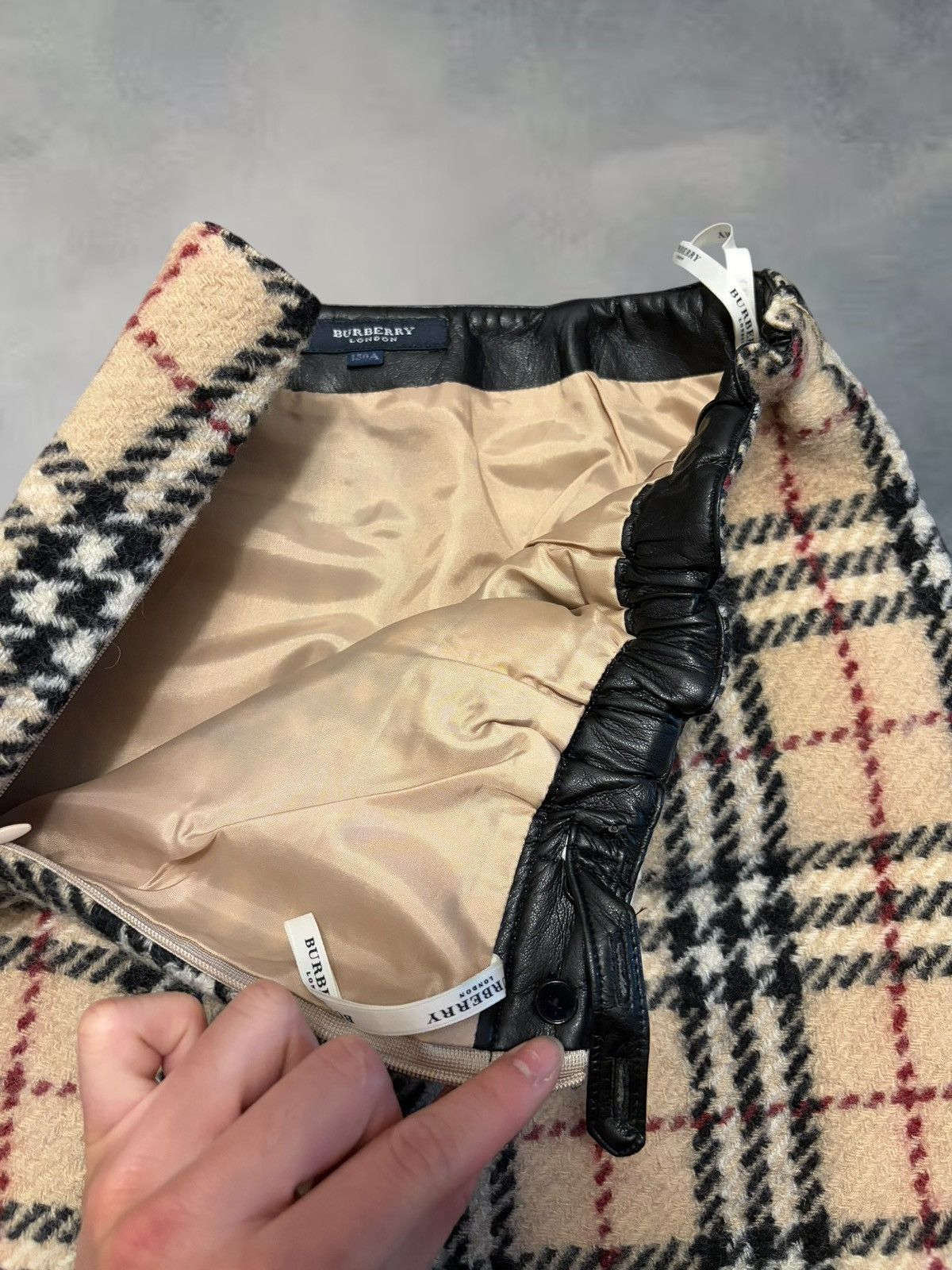 Burberry Burberry vintage wool plaid mini skirt Size 24" / US 00 / IT 34 - 4 Thumbnail