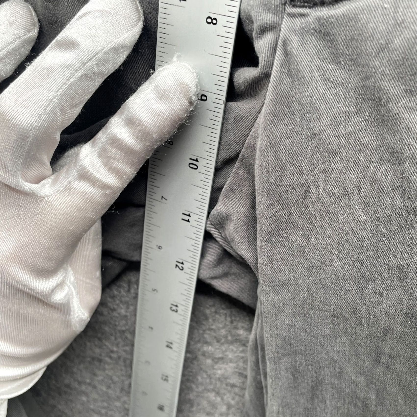 Gap VINTAGE? No — Gap Relaxed Khaki Chino Pants Mens 32x30 Gray Stretch Size US 32 / EU 48 - 7 Thumbnail