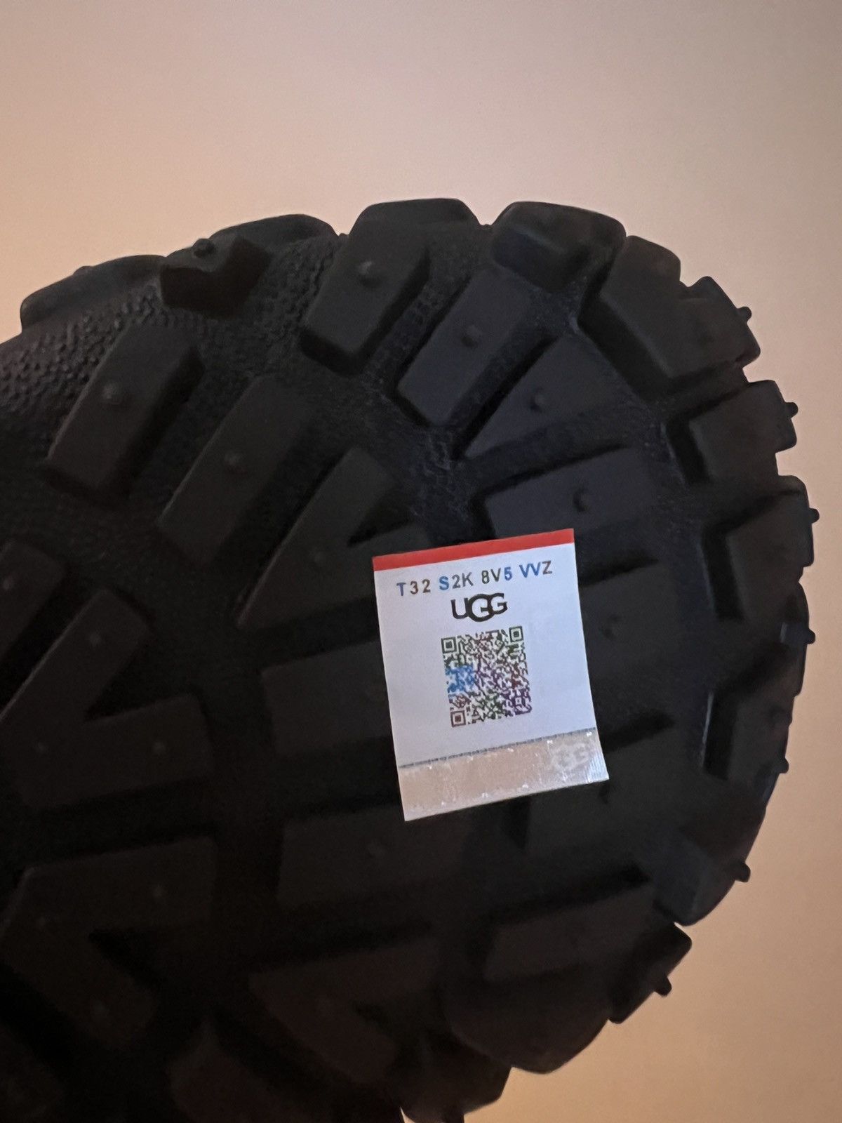 Ugg Ugg Venture Daze Black US M9/W10 Size US 9 / EU 42 - 12 Thumbnail