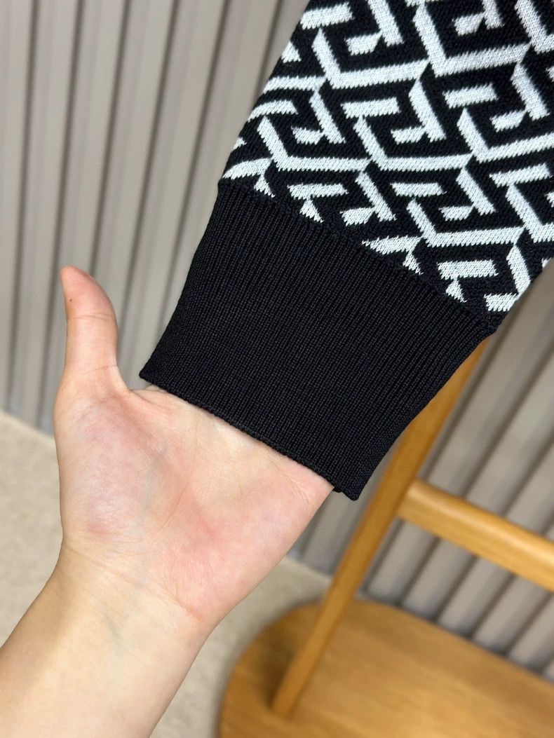 Versace Versace Black and white color-blocked Medusa crewneck card Size US L / EU 52-54 / 3 - 4 Thumbnail