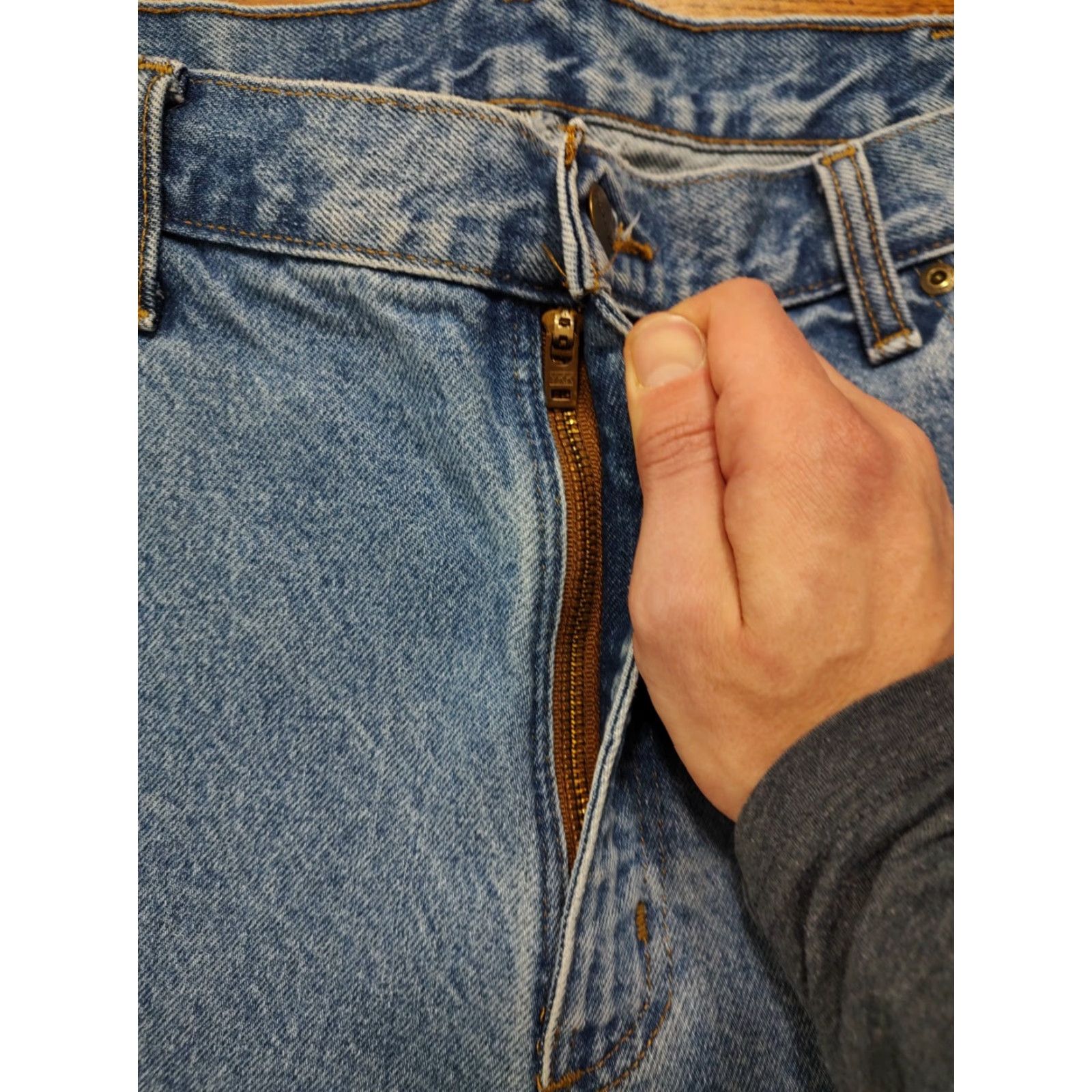Carhartt VINTAGE Carhartt Jeans 40x32 Denim Light Blue 5-Pocket Relaxed Fit Mens B18 STW 90s Logo USA made in Mexico Size US 40 / EU 56 - 6 Thumbnail