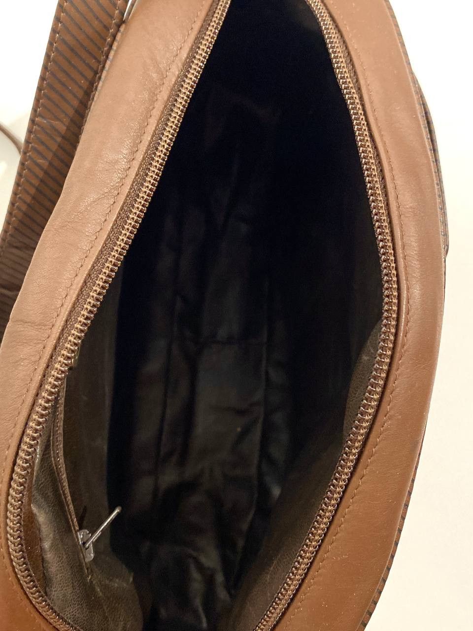 Valentino Valentino Garavani V Logo Leather Hand Shoulder Bag Vintage Size ONE SIZE - 10 Thumbnail
