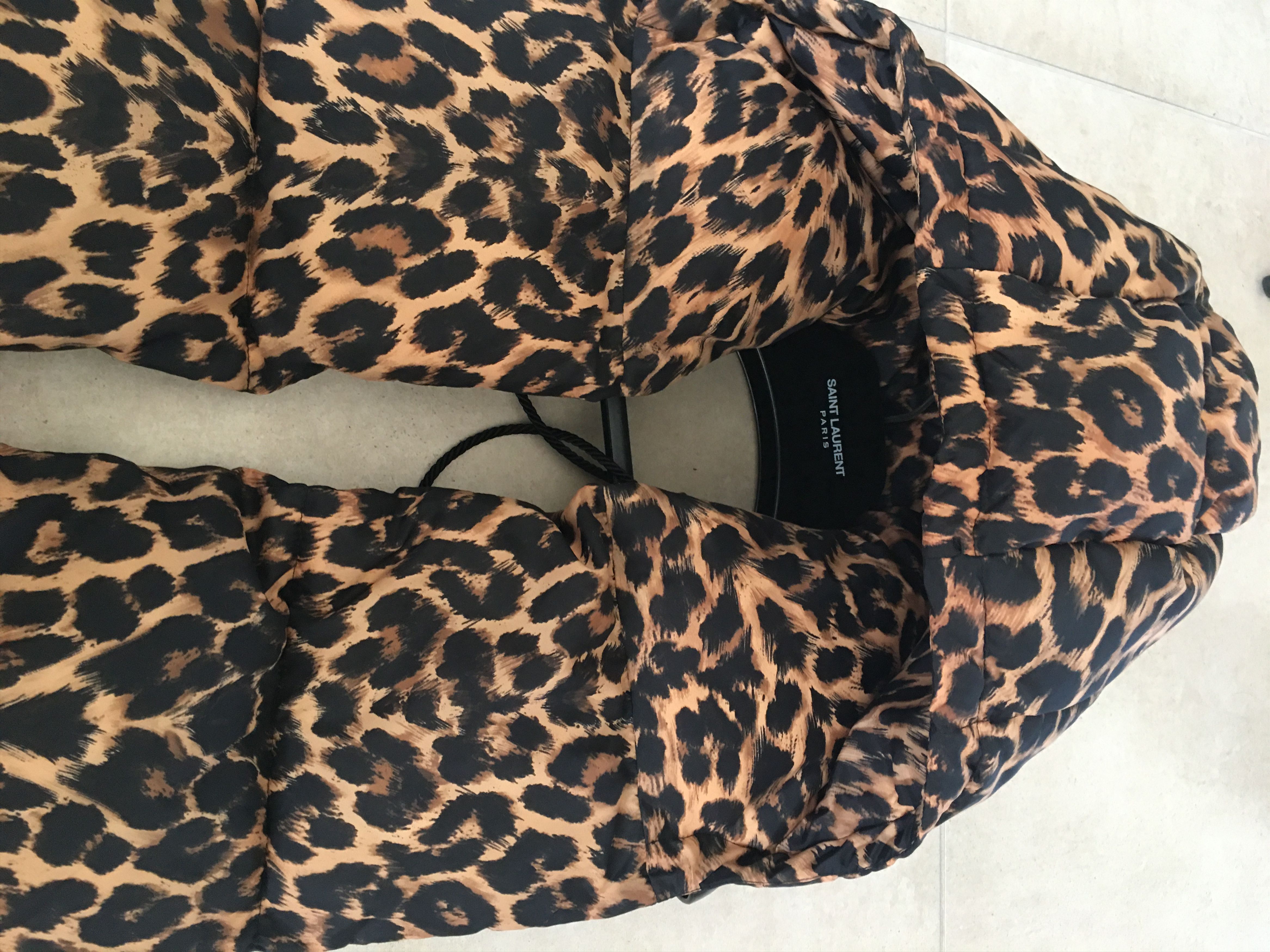 image of Saint Laurent Paris Capuche Echarpe Puffer Leo, Women's