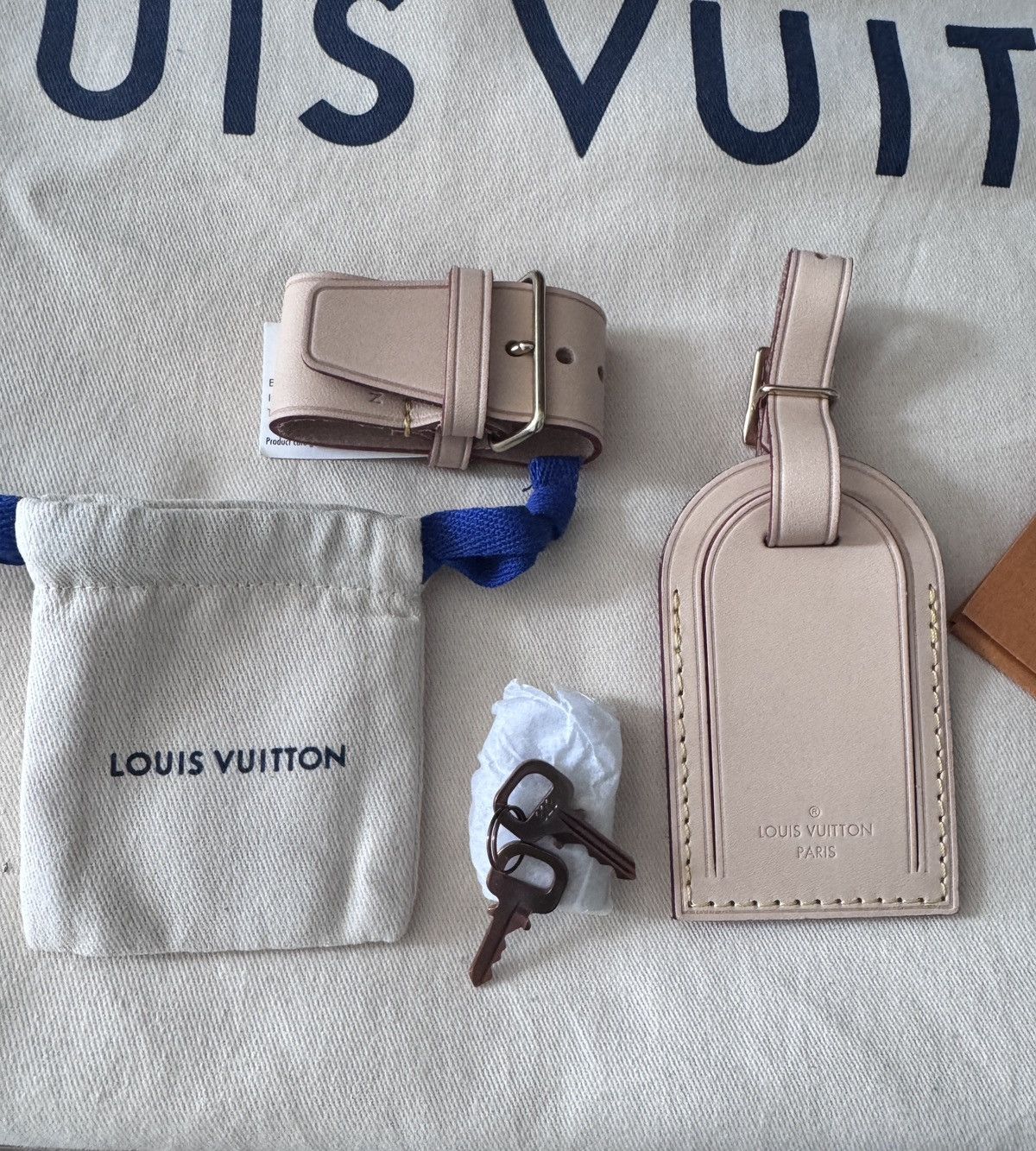 Louis Vuitton Louis Vuitton Sirius 55 Size ONE SIZE - 4 Thumbnail