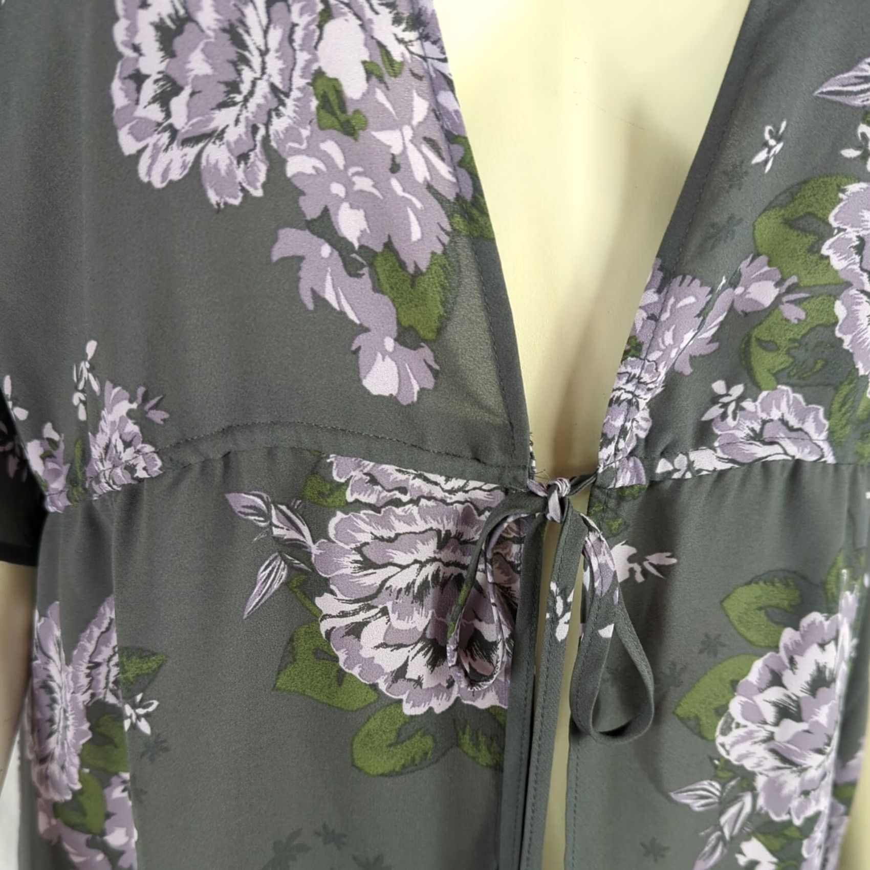 Vintage Maurices Womens L Sheer Gray Floral Duster Cardigan Tie Front Bell Sleeve Chiffon NWT Romper? Size L / US 10 / IT 46 - 2 Thumbnail