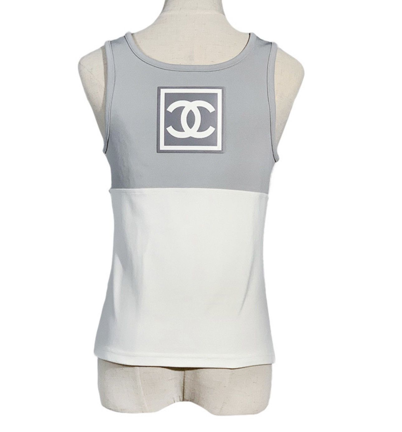 Chanel Authentic 2001 Chanel CC logo Sport Tank Top Woman size 36 Size XS / US 0-2 / IT 36-38 - 1 Thumbnail