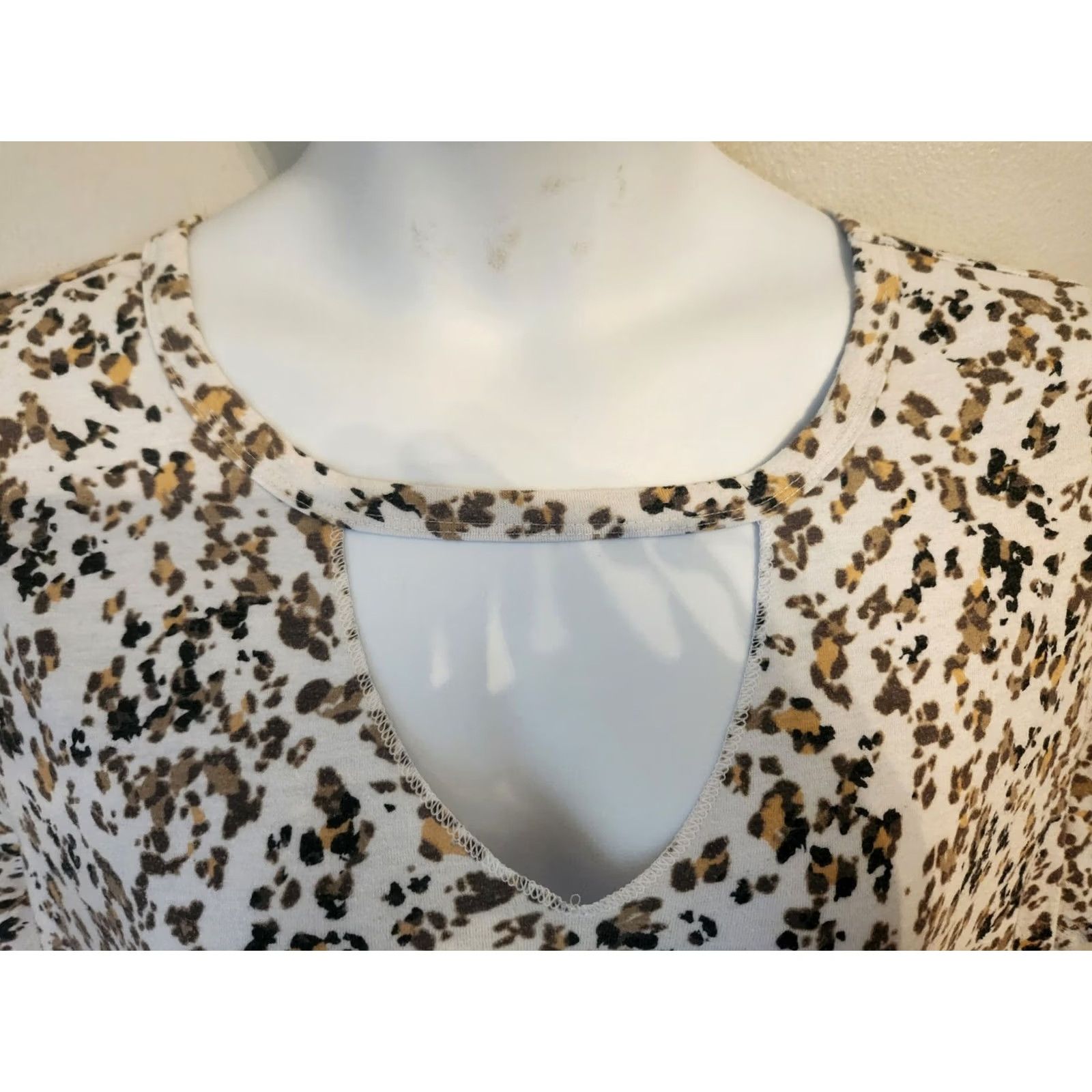 Vintage Lane Bryant Leopard Animal Print Cut Out Neck Casual Top 22 24 Size 3XL / US 20-22 - 2 Thumbnail