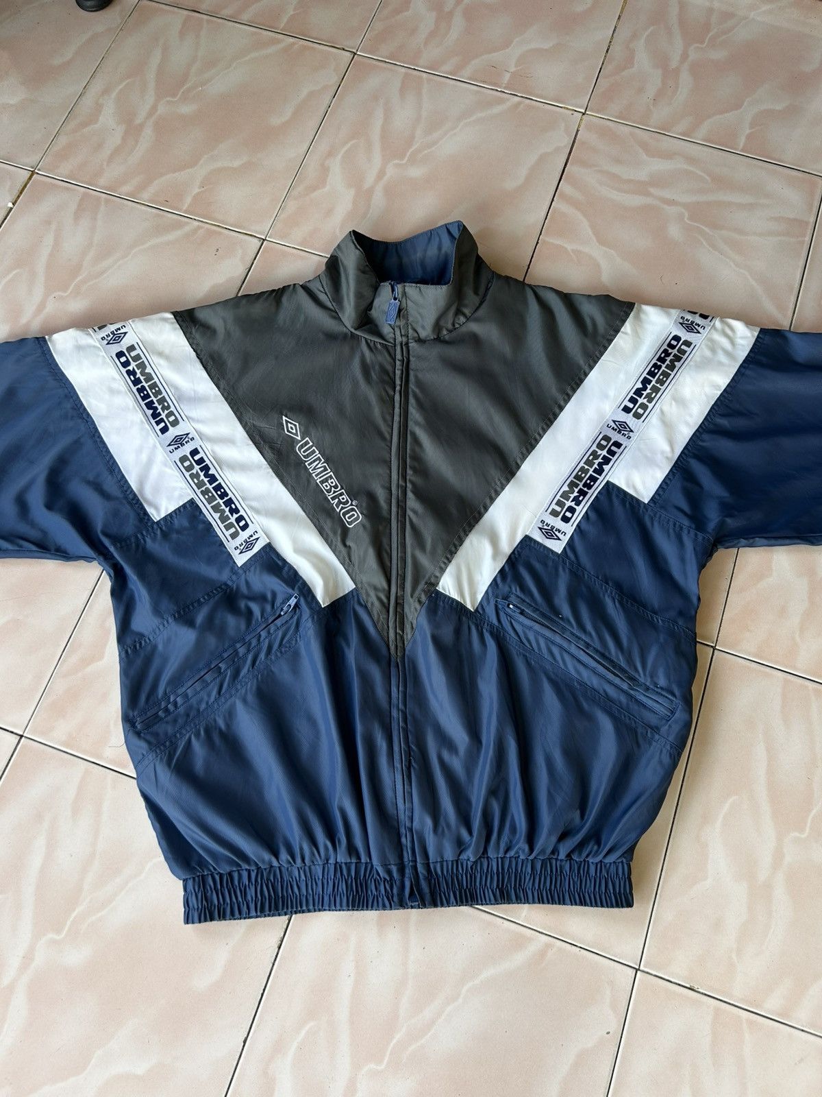 Umbro Vintage 90’s UMBRO Colour Block Nylon Windbreaker Size US S / EU 44-46 / 1 - 3 Thumbnail