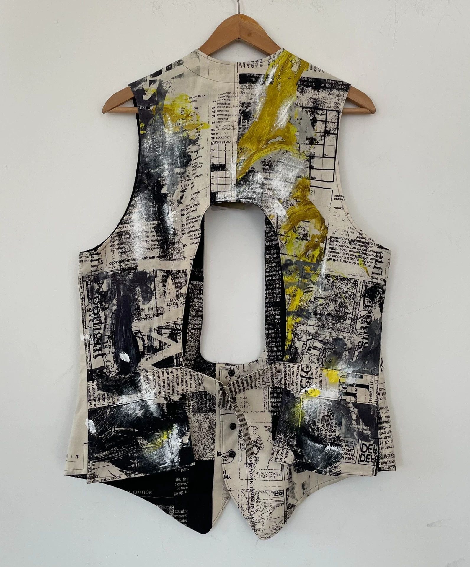Yohji Yamamoto Yohji Yamamoto 22SS Newspaper Print Cutout Vest Size US M / EU 48-50 / 2 - 2 Thumbnail