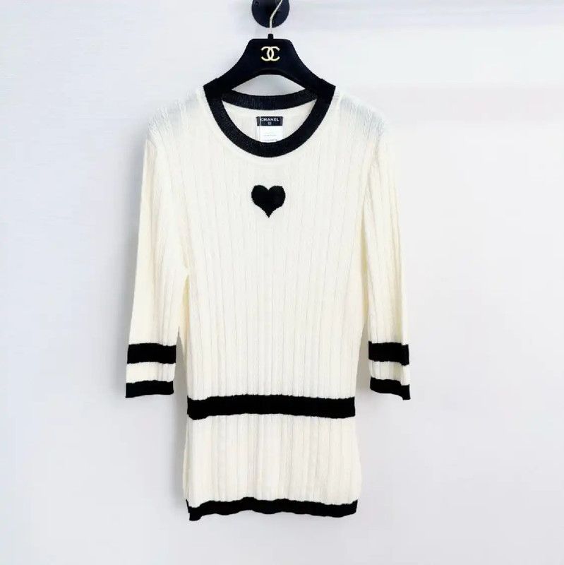 Chanel Chanel Cream Sweater with Black Details for Women 0089 Size M / US 6-8 / IT 42-44 - 1 Thumbnail