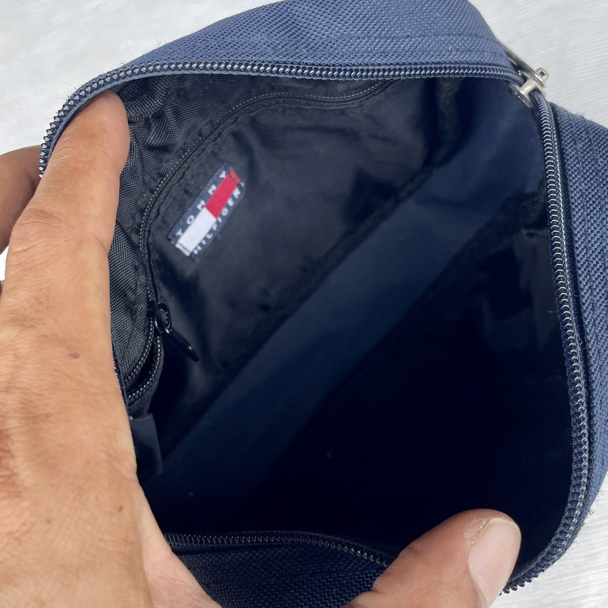 Tommy Hilfiger × Vintage Tommy Hilfiger Small Logo Blue Crossbody Size ONE SIZE - 8 Thumbnail