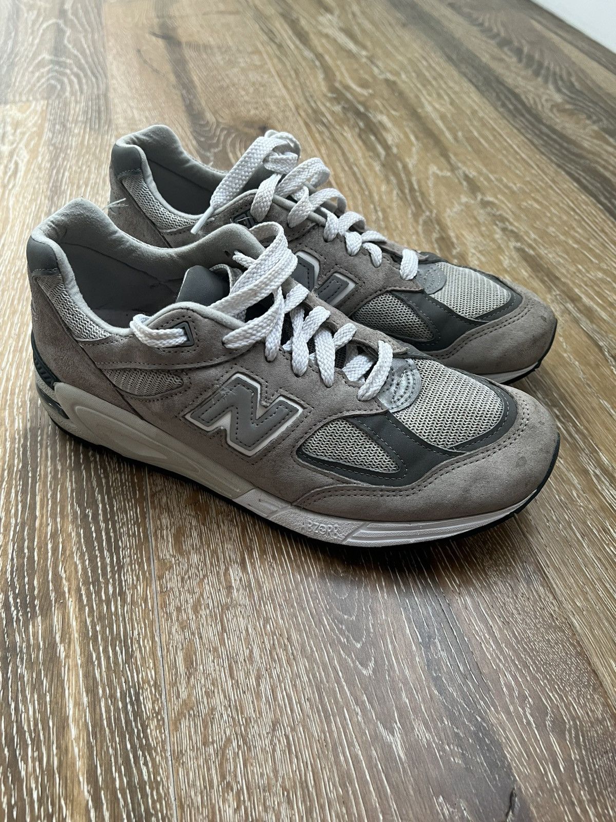 New Balance New Balance 990v2 Size US 9.5 / EU 42-43 - 1 Thumbnail