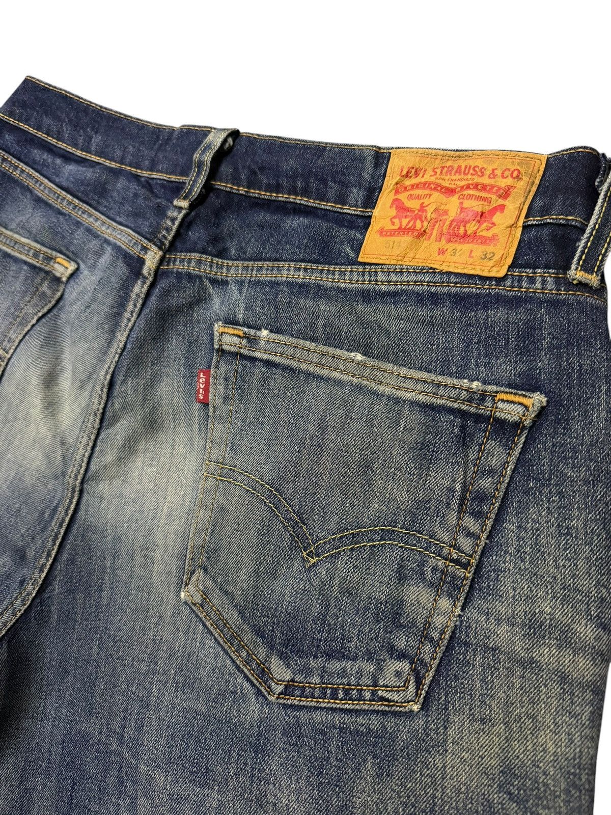Levi's Vintage Levi’s 514 Denim Jeans | Vintage Straight Fit | W35 Size US 35 - 8 Thumbnail
