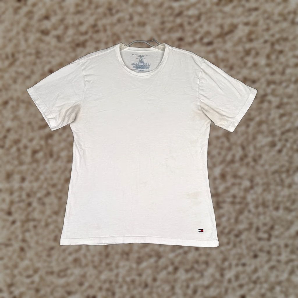 Tommy Hilfiger Tommy Hilfiger Shirt Adult Large White Crew Neck 100% Cotton Short Sleeve Size US L / EU 52-54 / 3 - 1 Thumbnail