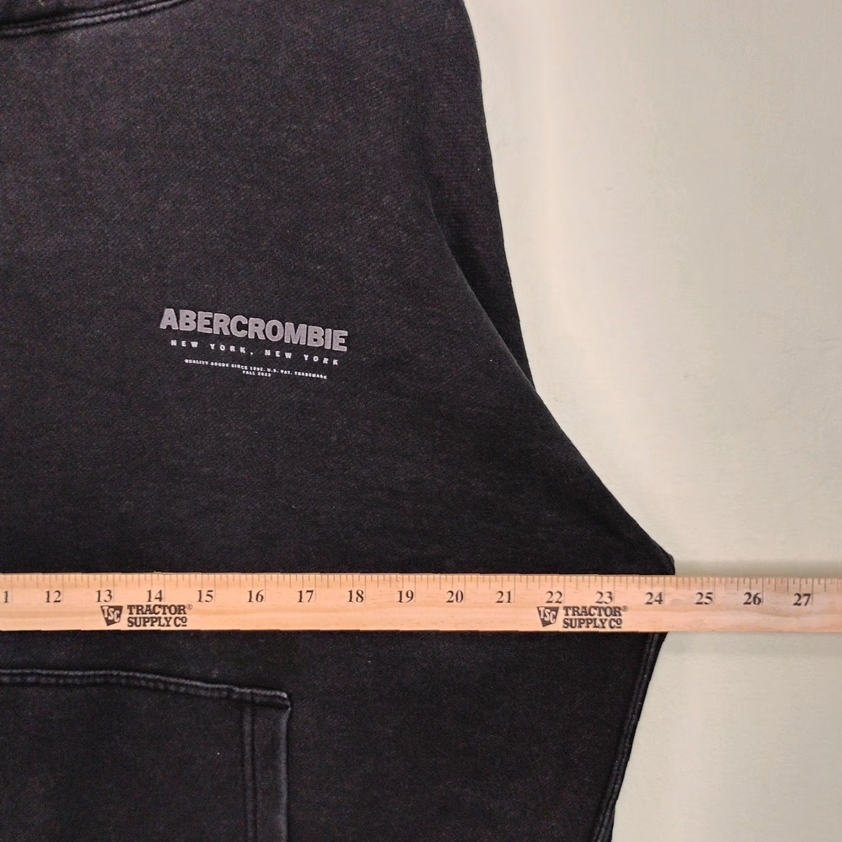 Abercrombie & Fitch VINTAGE Abercrombie & Fitch Oversized Hoodie Small Black Distressed NY Spellout Unisex Adults Pullover Long Sleeve Regular Fleece Size US S / EU 44-46 / 1 - 5 Thumbnail