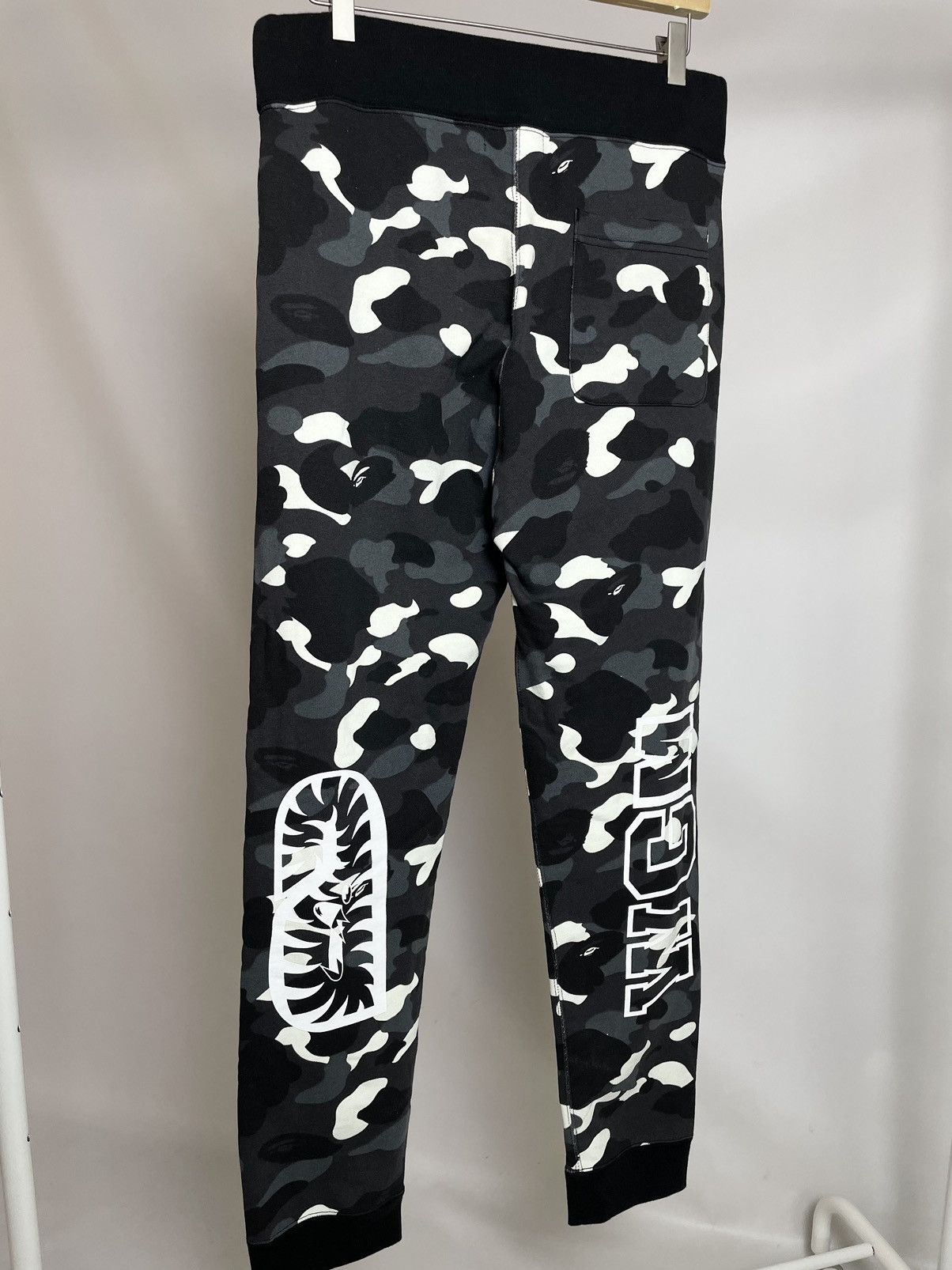 Bape BAPE 🌎 Glow in the dark sport camo sweat pants made in Japan Size US 32 / EU 48 - 7 Thumbnail