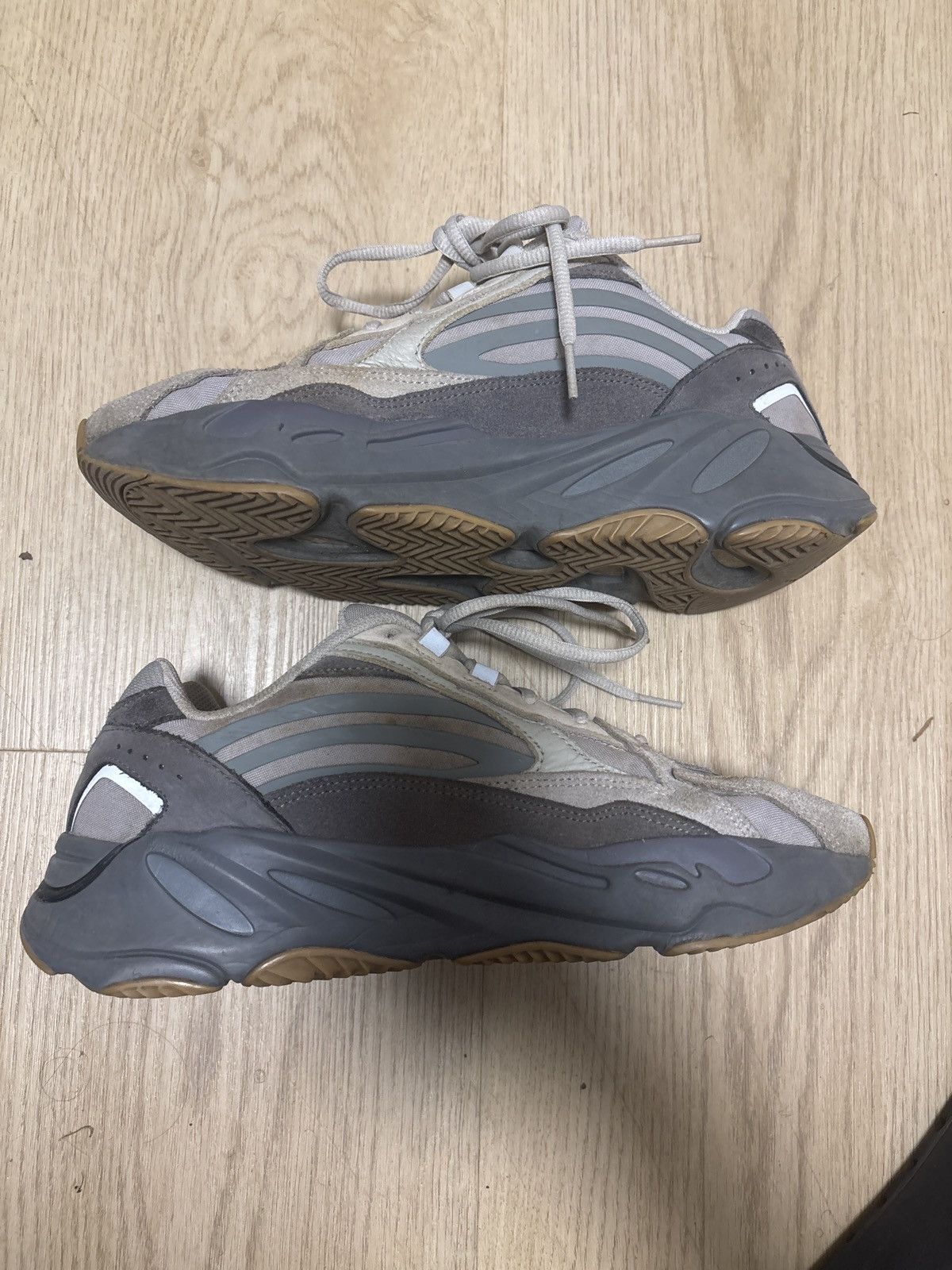 Yeezy Yeezy 700 Tephra Size US 9.5 / EU 42-43 - 3 Thumbnail