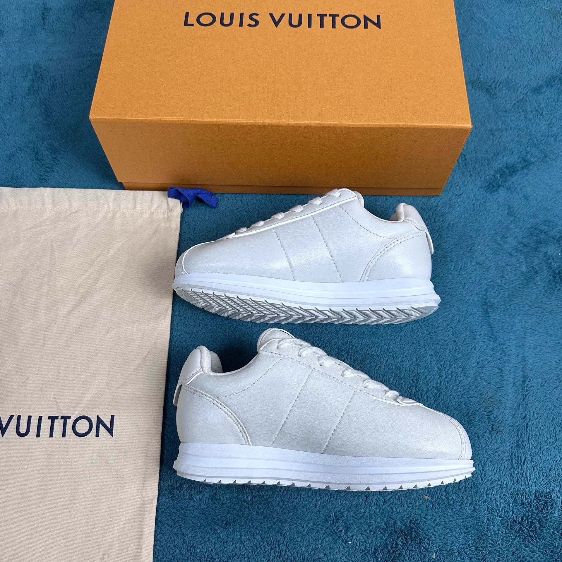 Louis Vuitton Nigo x LV buttersoft FW25 lamb logo low-top white 3.5/37.5 Size US 6.5 / IT 36.5 - 3 Thumbnail