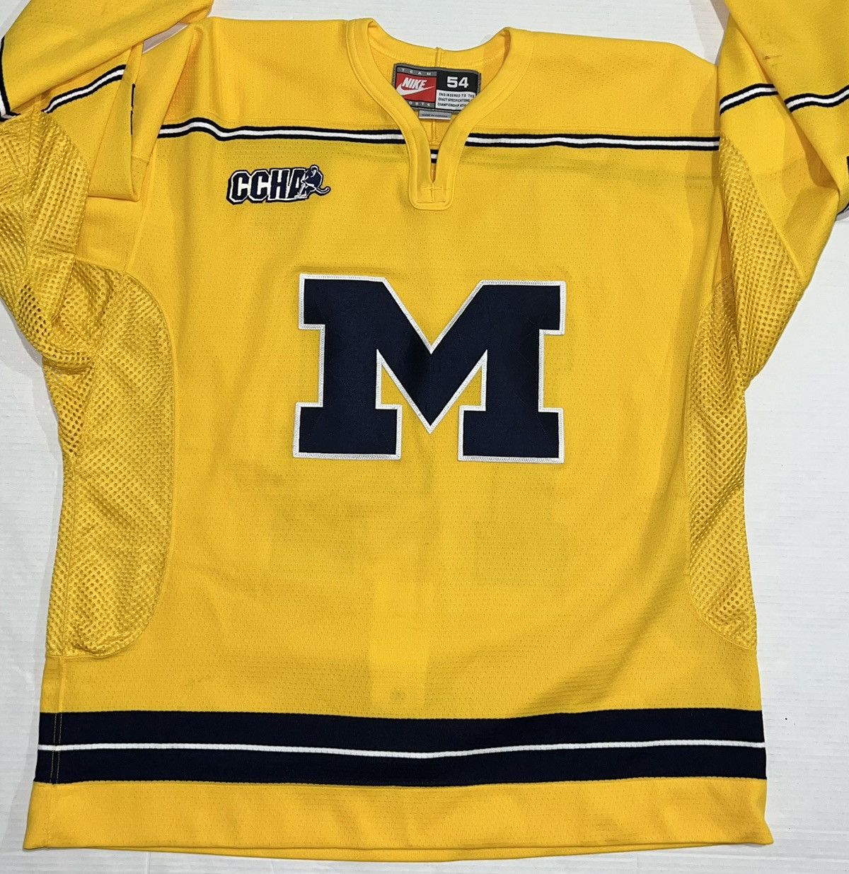 Nike Vintage Nike Michigan Wolverines Hockey Jersey Team Issued Size US XXL / EU 58 / 5 - 5 Thumbnail