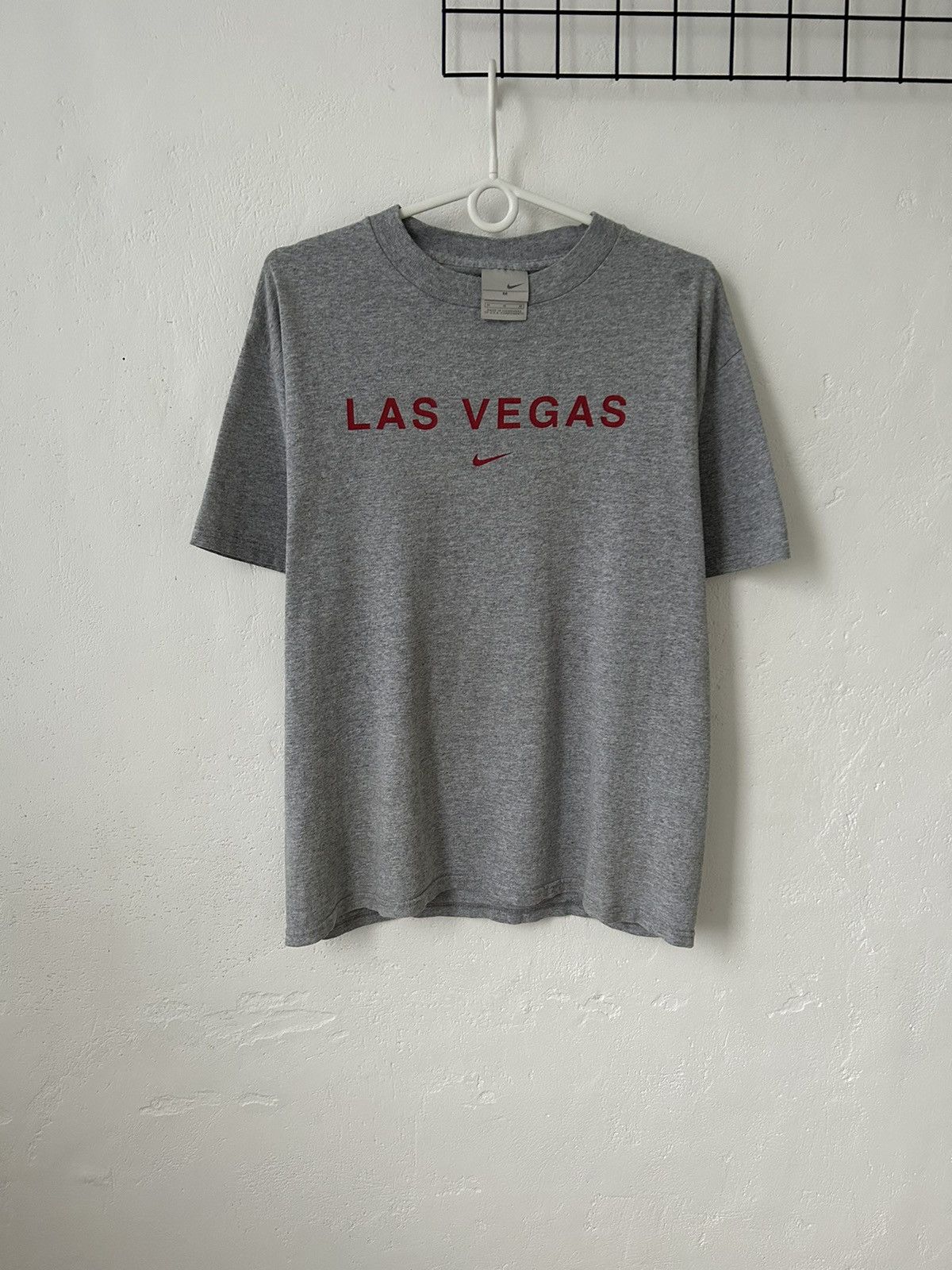 Nike Vintage Nike Las Vegas T-Shirt Gray Red Silver Tag Swoosh Size US M / EU 48-50 / 2 - 1 Thumbnail