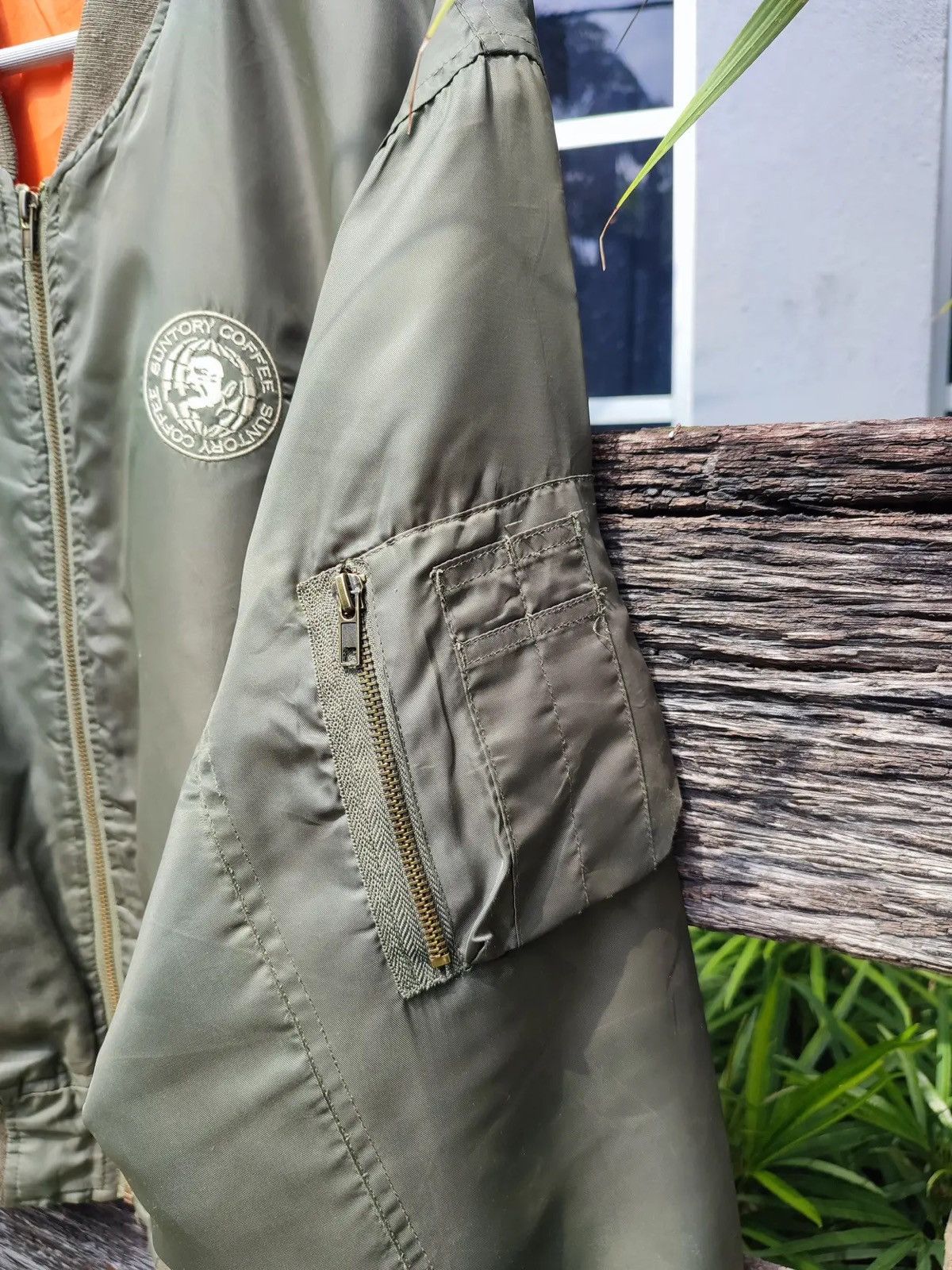Japanese Brand Vintage Suntory Coffee Bomber Jacket – Japanese Promo Size US L / EU 52-54 / 3 - 6 Thumbnail