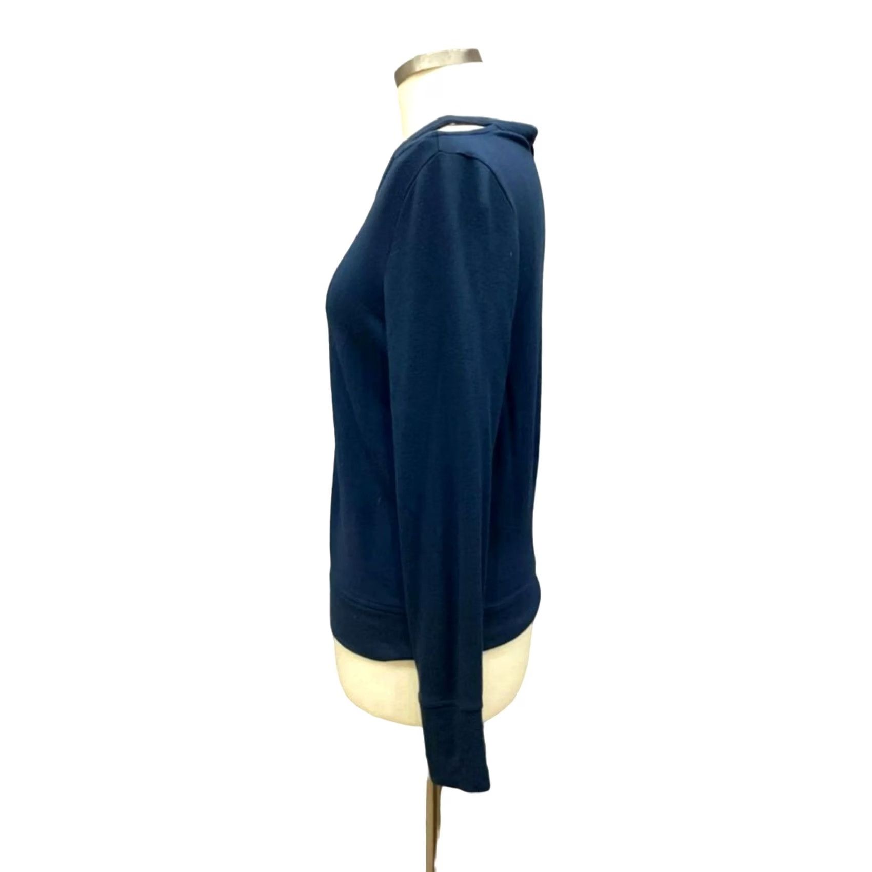 Athleta VINTAGE Athleta Women’s Sweater Cold Shoulder XS Blue Pullover Long Sleeve Womens XS Cold Shoulder Sleeve - Navy Blue Size XS / US 0-2 / IT 36-38 - 3 Thumbnail