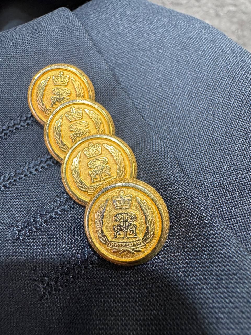 Corneliani Corneliani Navy Blazer Gold Buttons Virgin Wool Mens Size XL Size 46R - 8 Thumbnail