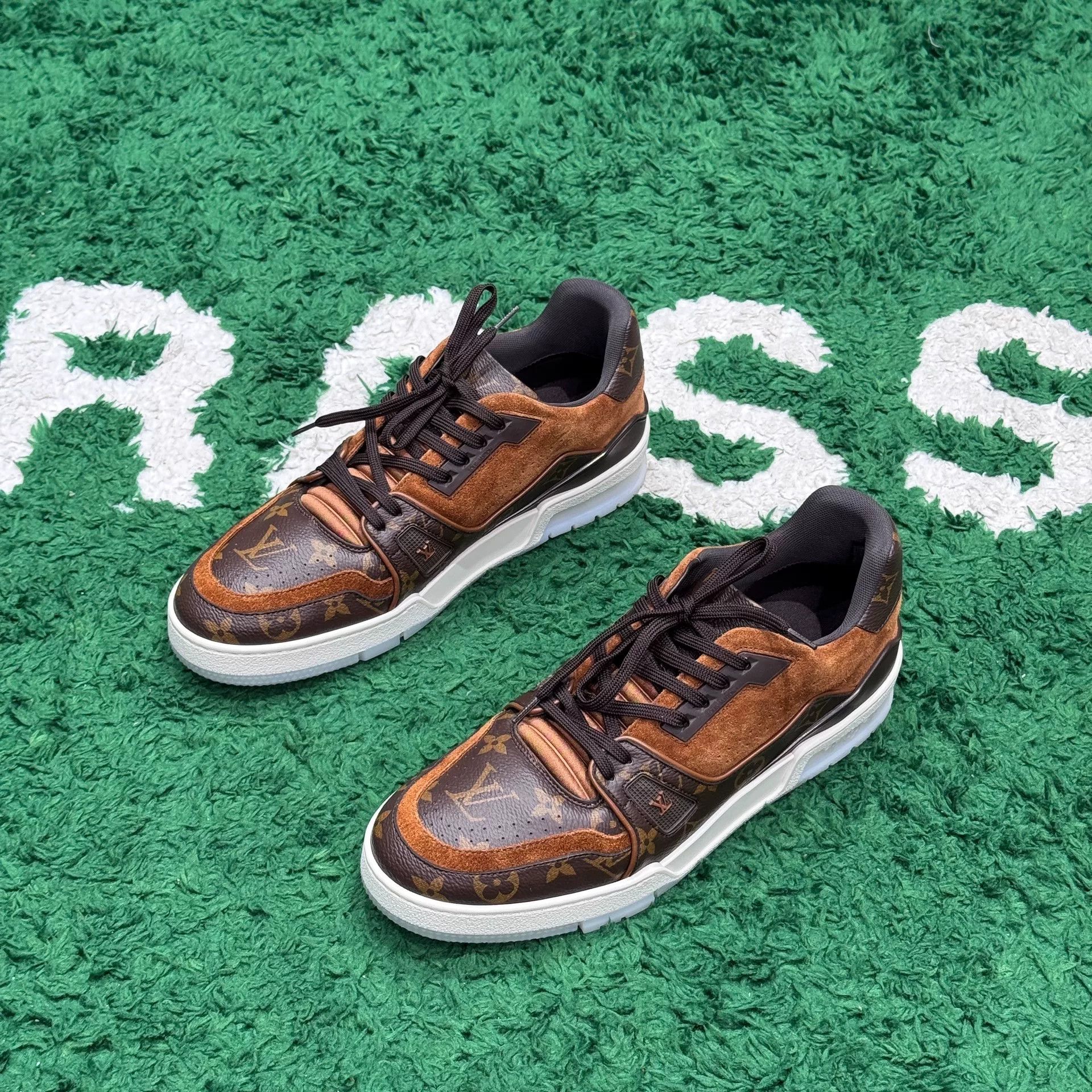 Louis Vuitton Louis Vuitton Training Brown Lowtop Sneakers 8.5 Men Size US 8.5 / EU 41-42 - 1 Thumbnail