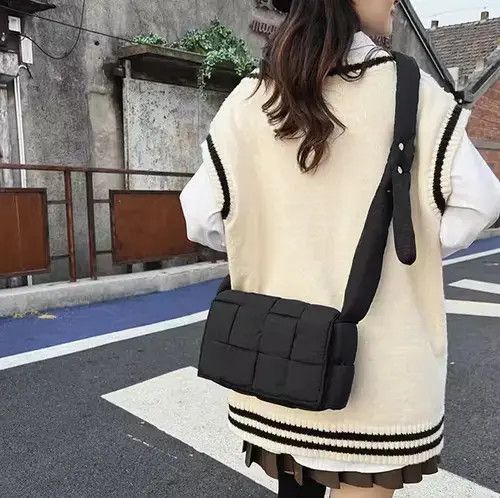 Japanese Brand Black Padded Cross Body Bag Size ONE SIZE - 3 Thumbnail