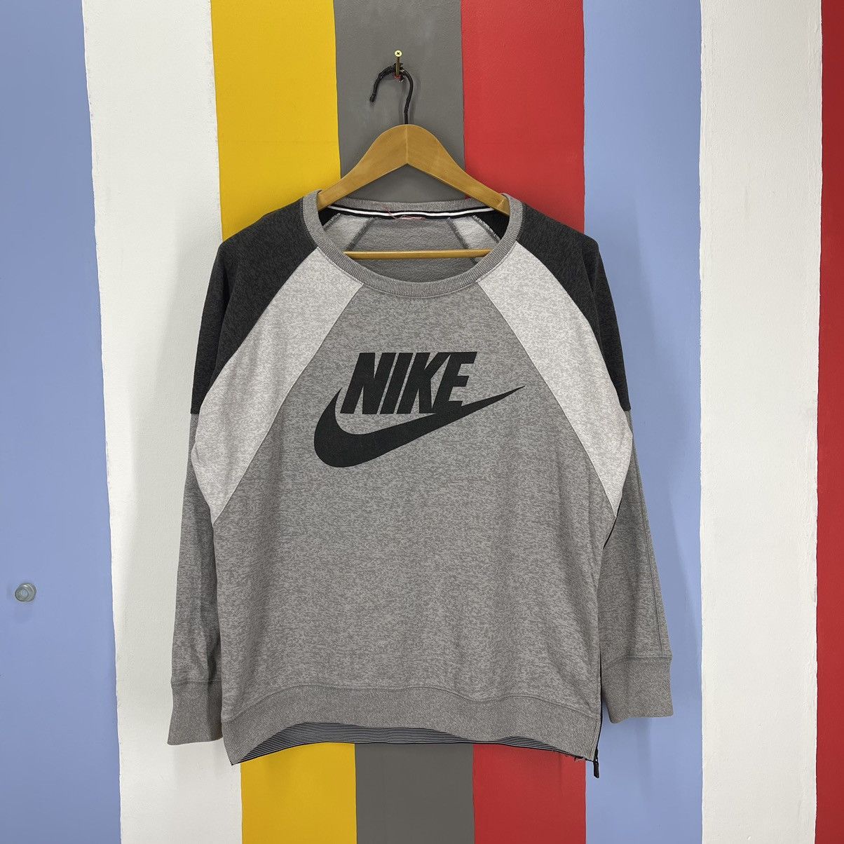 image of Nike Crew Neck Sweatshirt 1403/aw in Grey, Women's (Size Large)