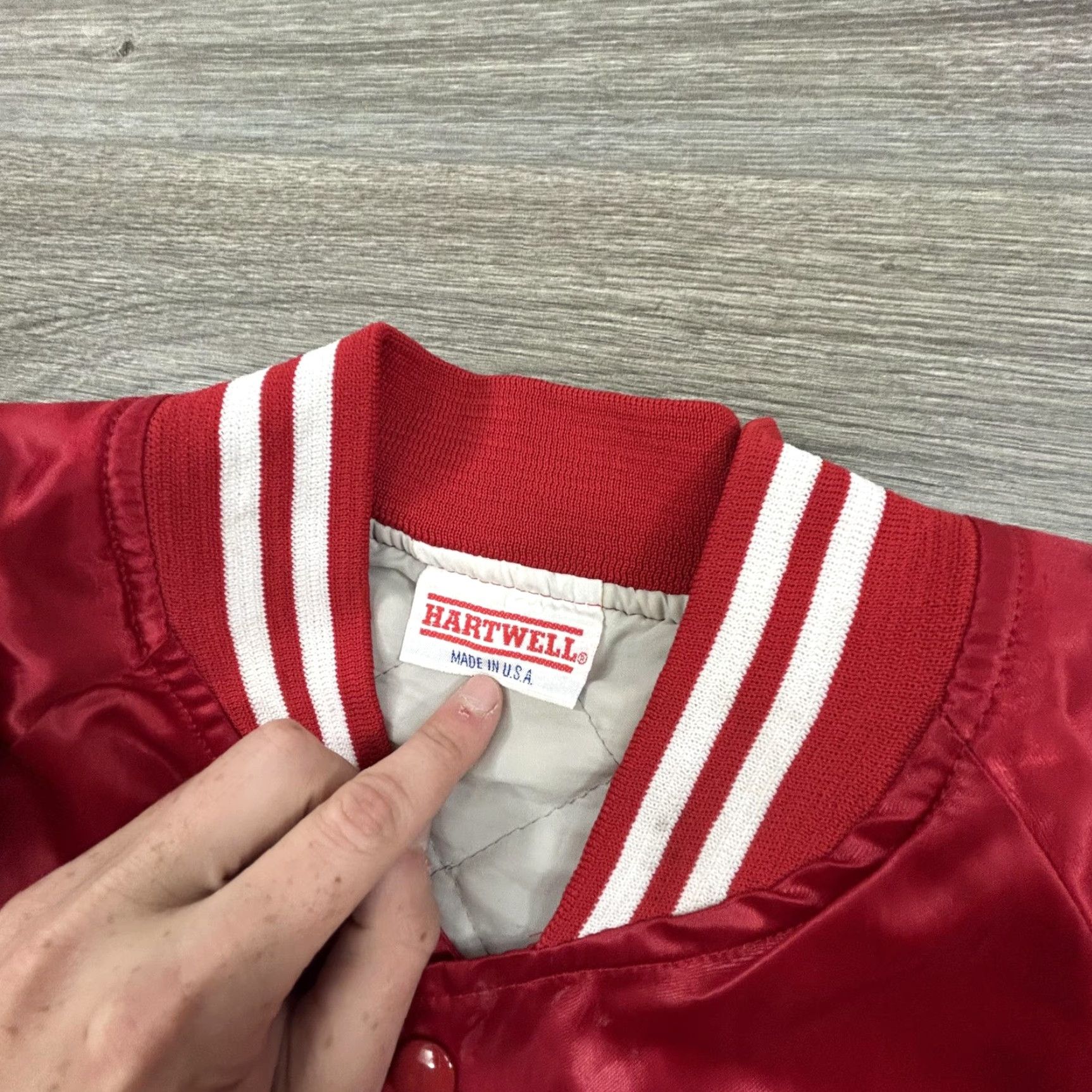Vintage VINTAGE Hartwell Jacket Mens Medium Red Satin Baseball 90s 1992 MLB Lakewood Village Little League Embroidered Logo Pockets Snap Front Size US M / EU 48-50 / 2 - 4 Thumbnail