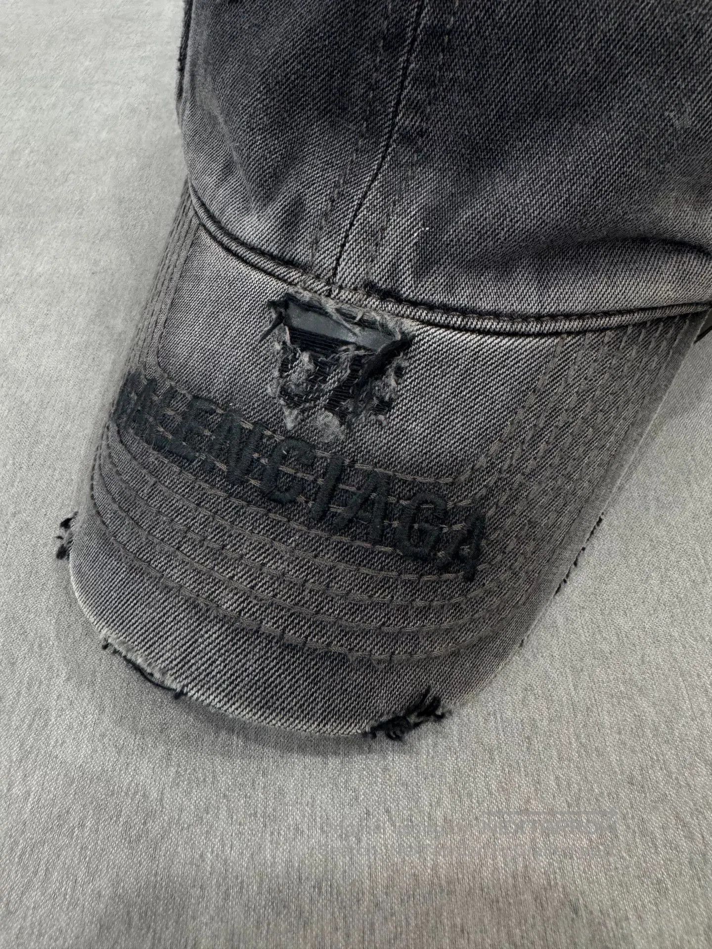 Balenciaga balenciaga distressed embroidery baseball cap. Size ONE SIZE - 4 Thumbnail