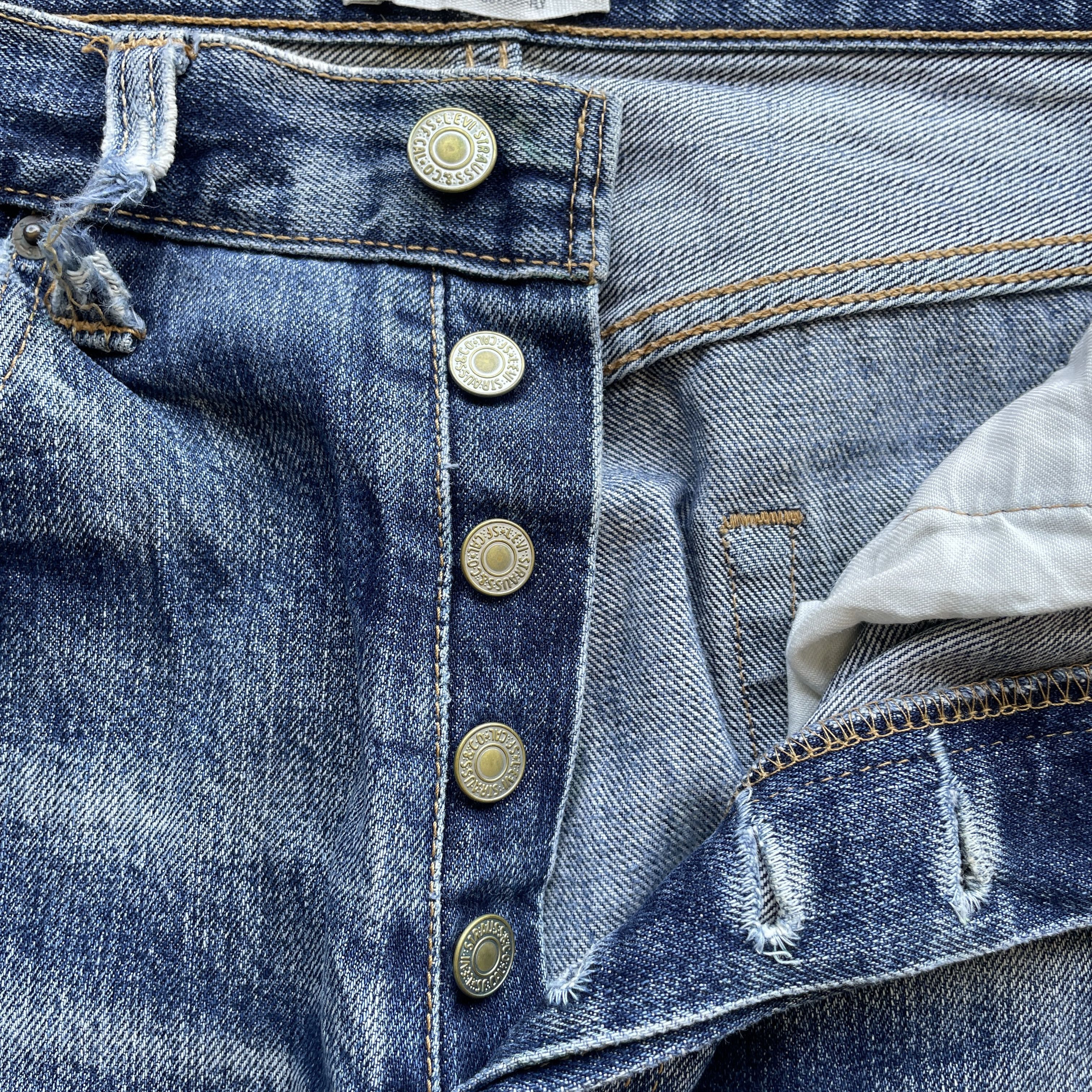 Levi's Vintage Levi’s 501 Faded Distressed Denim Ripped Jeans Pants Size US 32 / EU 48 - 7 Thumbnail
