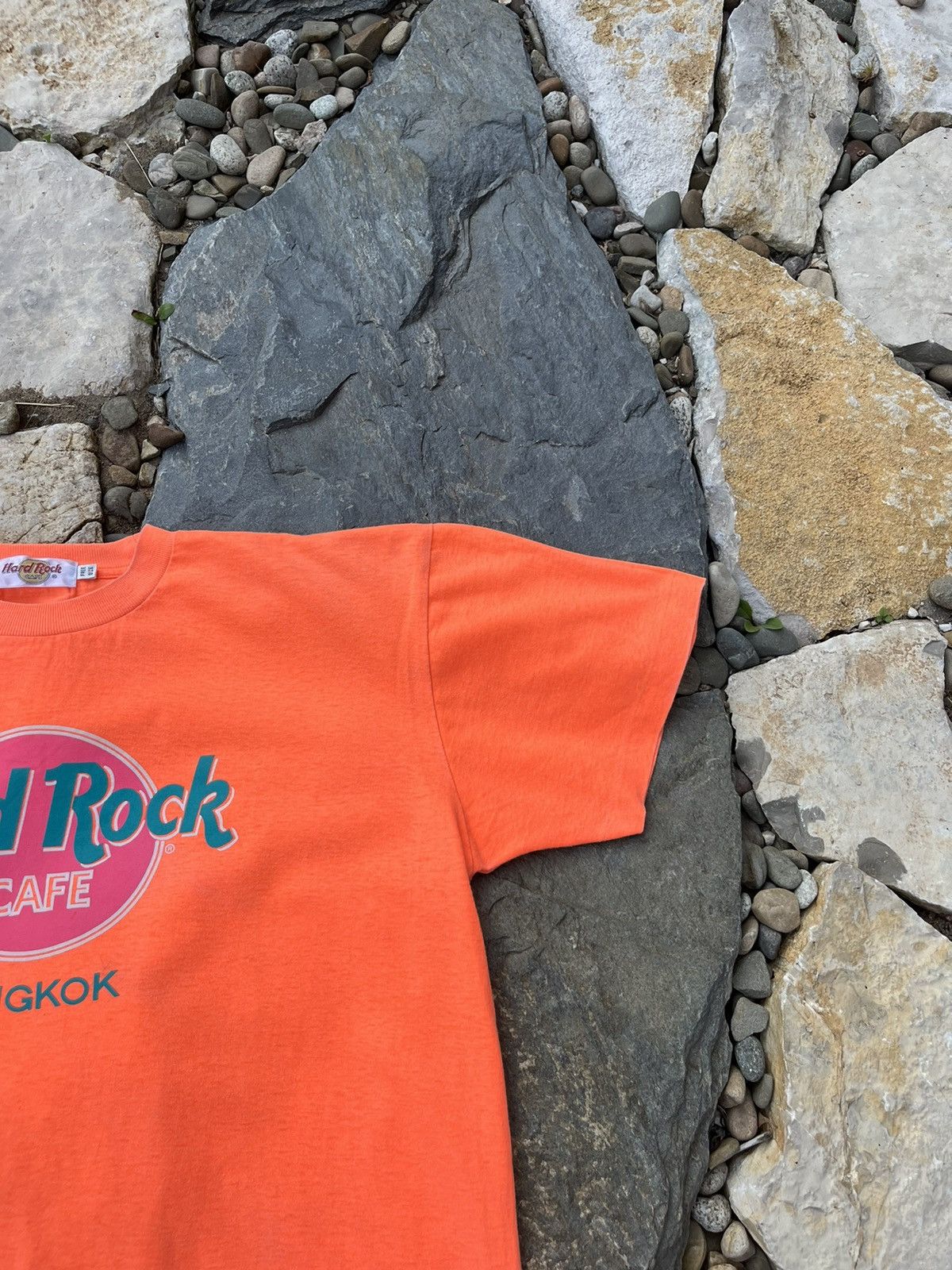 Hard Rock Cafe Vintage Hard Rock Cafe Bangkok neon y2k save the planet tee Size US L / EU 52-54 / 3 - 3 Thumbnail