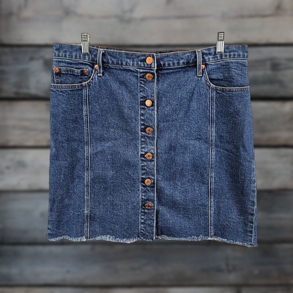 Gap VINTAGE Gap Womens Denim Skirt Sz 33 Blue Button Front Cotton Blend Raw Hem Short Straight & Pencil Womens 33 Blue Gap Skirt Size 24" / US 00 / IT 34 - 1 Thumbnail