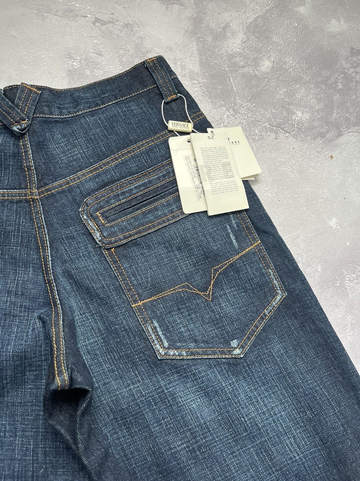 Versace Jeans Couture VINTAGE VERSACE JEANS COUTURE BAGGY PANTALONE VEST. DENIM Size US 30 / EU 46 - 18 Thumbnail