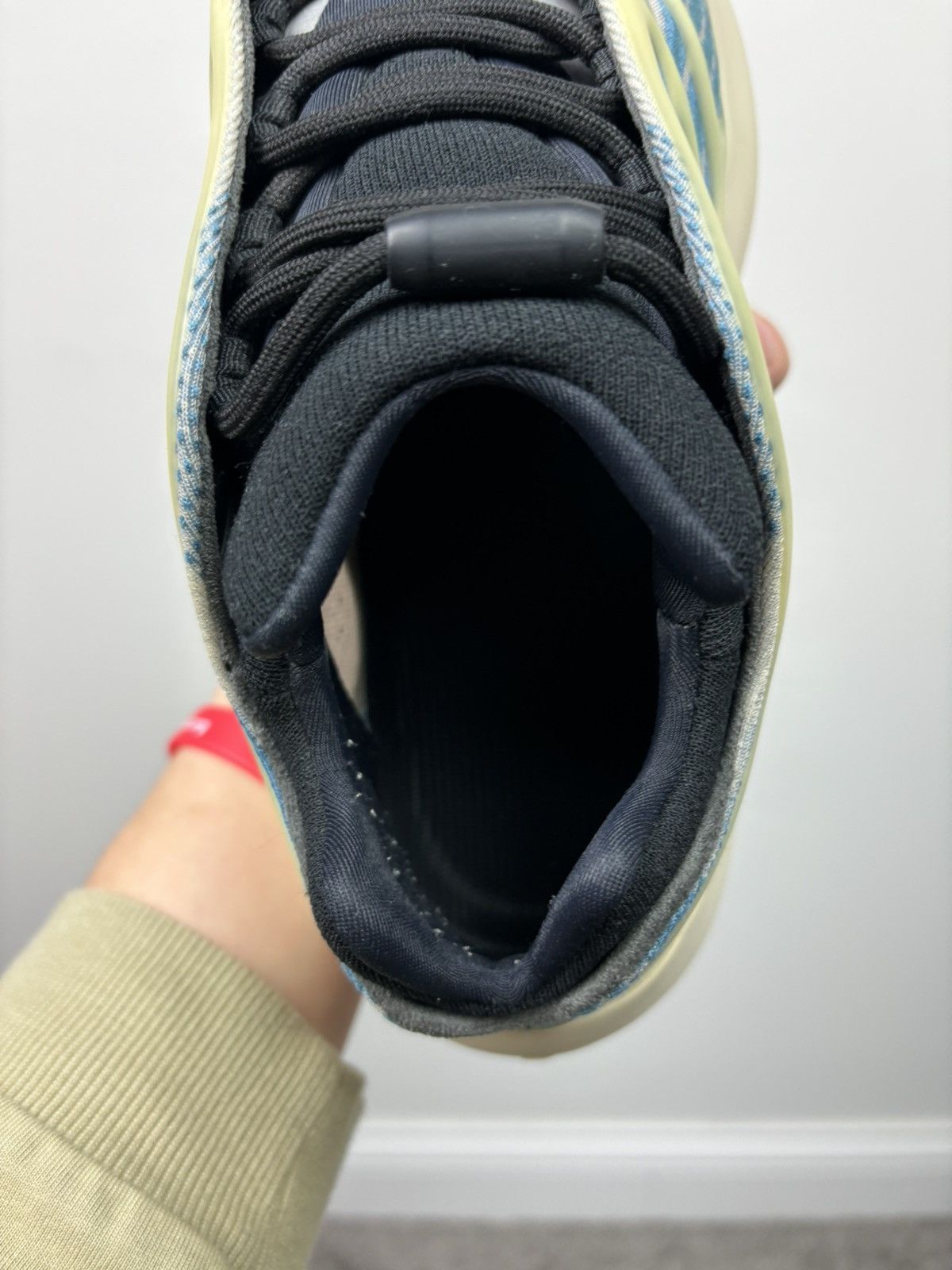 Adidas Adidas yeezy 700 v3 kyanite Size US 8 / EU 41 - 14 Thumbnail
