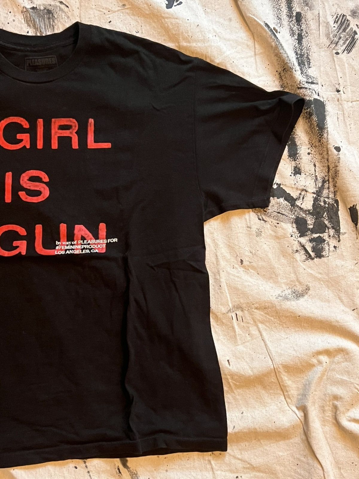 Pleasures 🚨GIRL IS A GUN PLEASURES T-SHIRT Size US XL / EU 56 / 4 - 2 Thumbnail