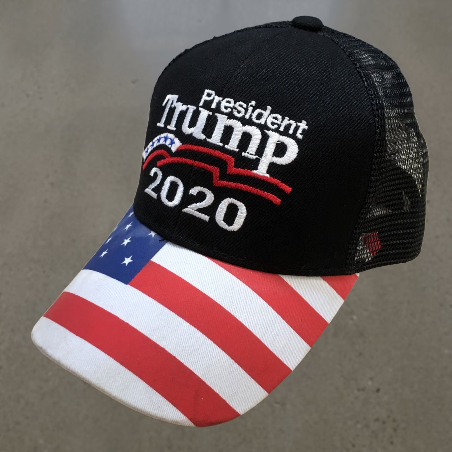 Vintage Trump 2020 Trucker Hat Mens Black OS Curved Brim Embroidered Logo Size ONE SIZE - 1 Thumbnail