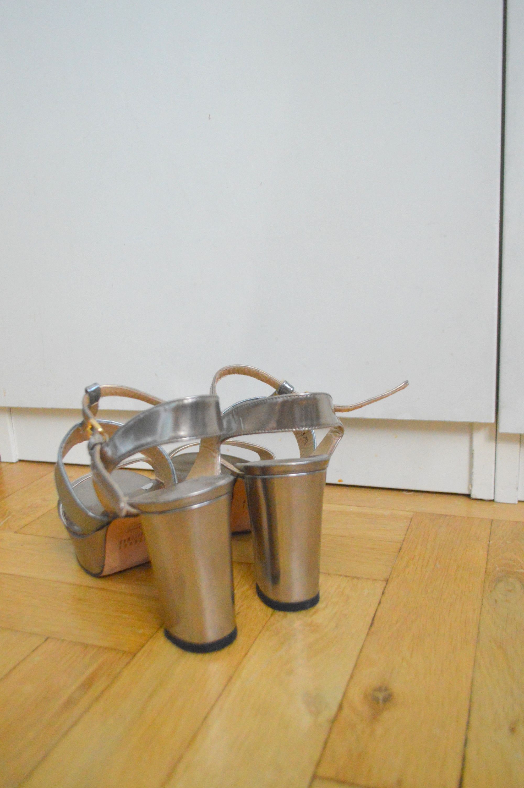 Stuart Weitzman Stuart Weitzman Luxury Shoes, 38 Heels, Premium Sandals Size US 7 / IT 37 - 3 Thumbnail