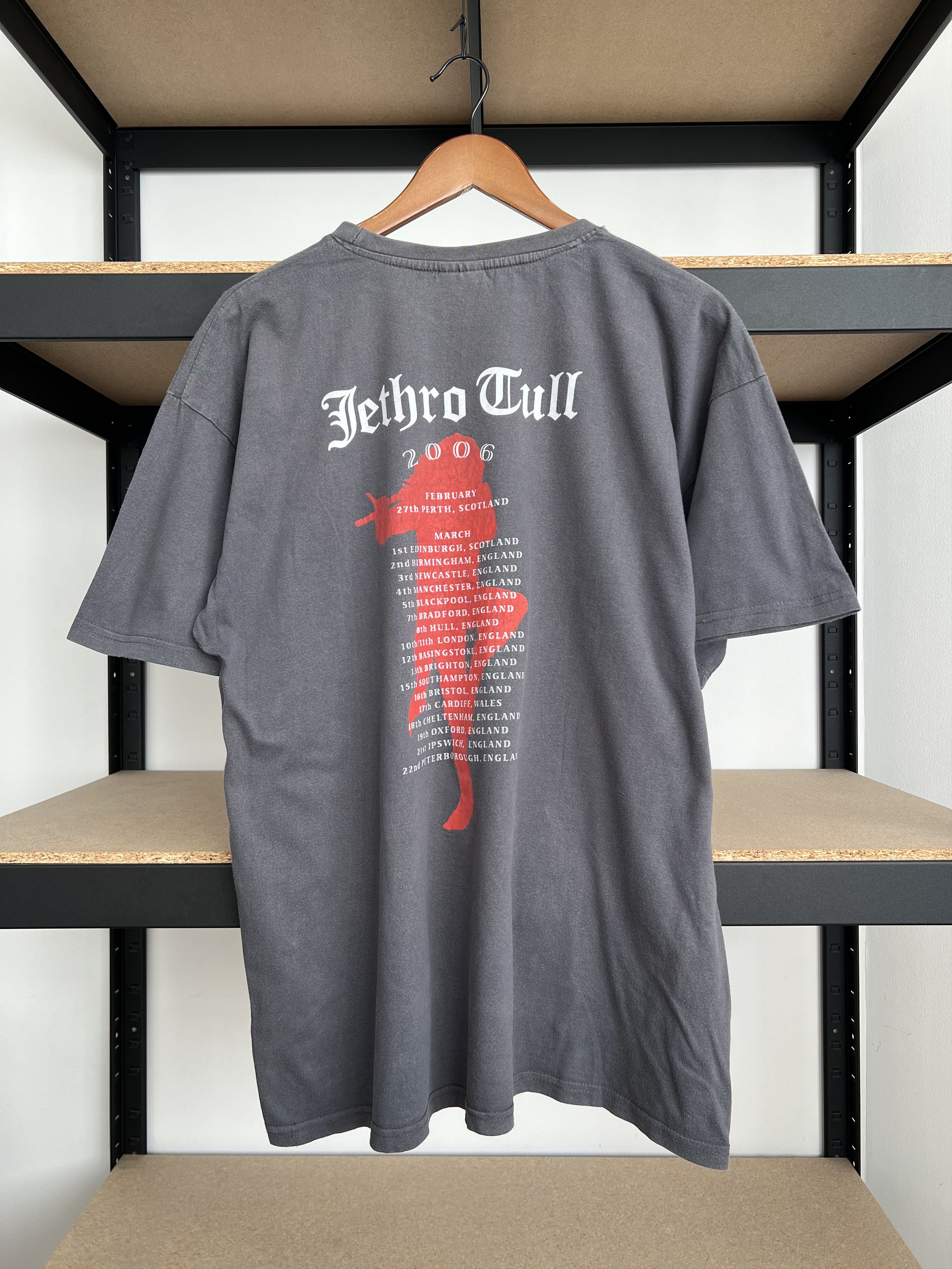 Band Tees Vintage 2006 Jethro Tull Aqualung Rock Band T-shirt Size US XL / EU 56 / 4 - 2 Thumbnail