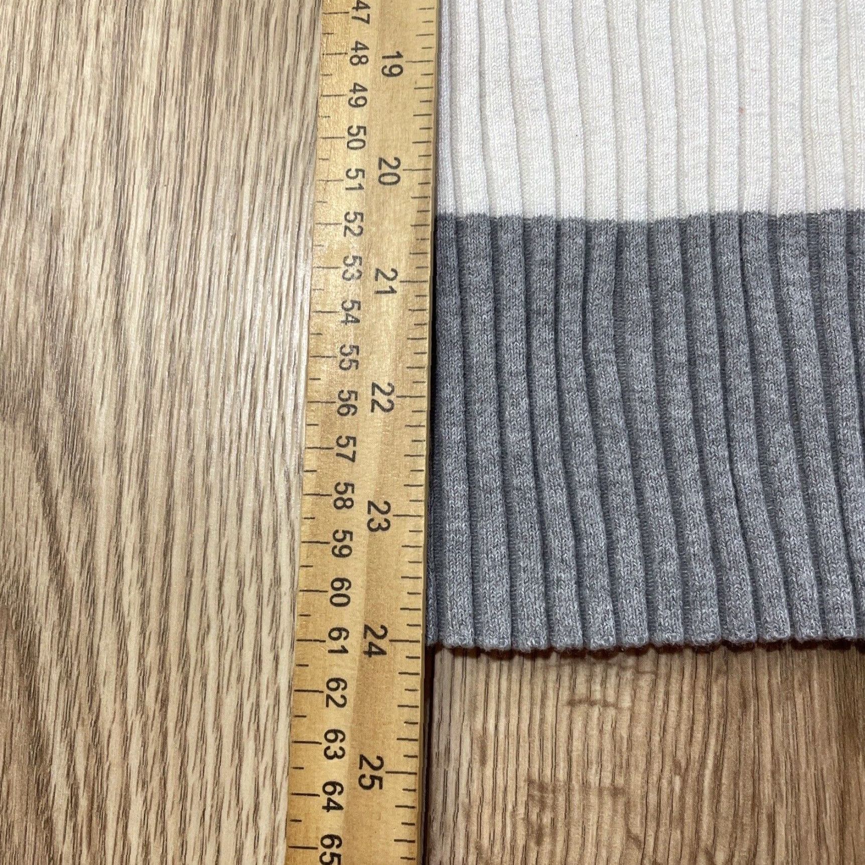 Vintage VINTAGE Blend Striped Sweater Women’s Size S Gray/White Pullover Rayon Blend Long Sleeve V-Neck Size S / US 4 / IT 40 - 6 Thumbnail