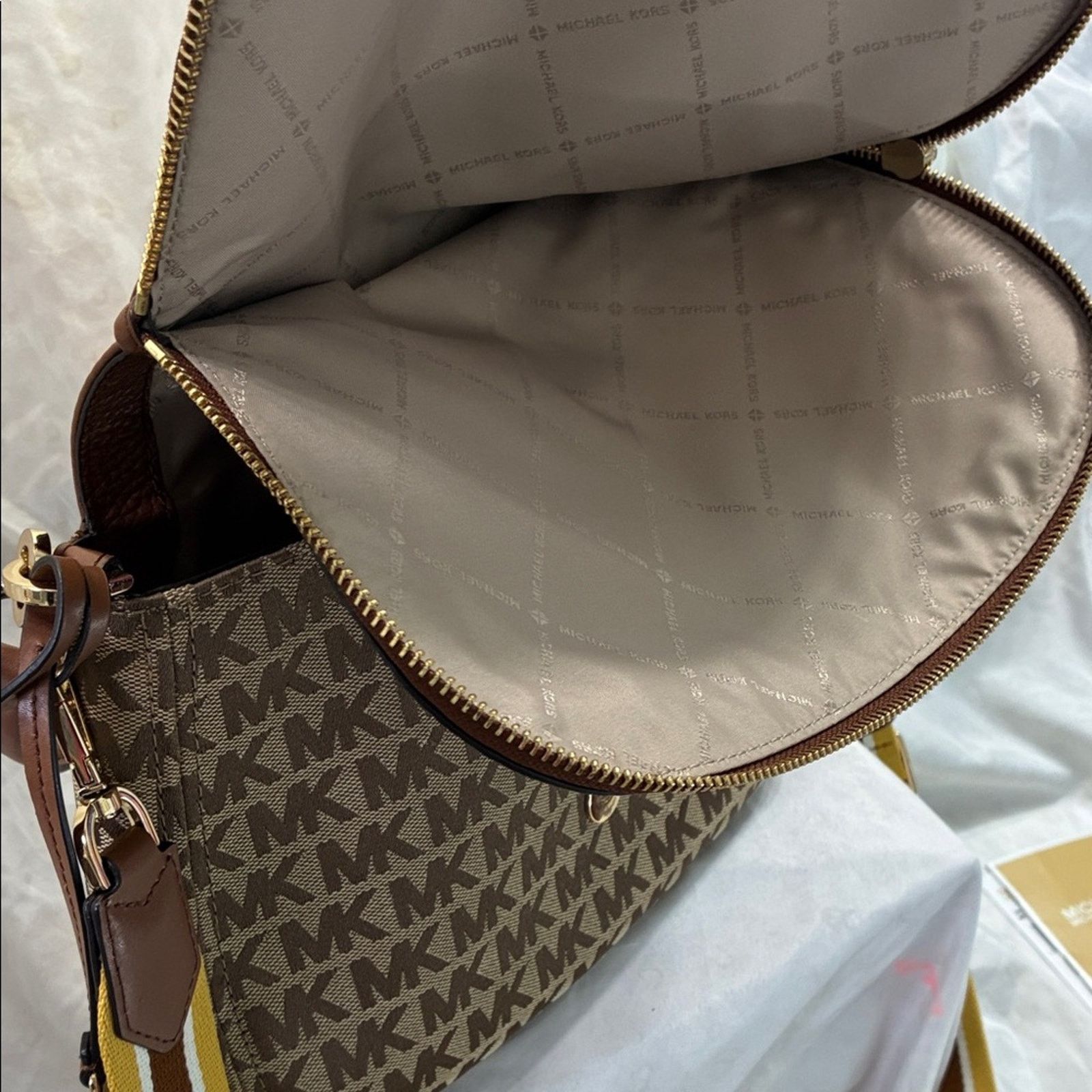 Michael Kors Michael Kors Brown and Tan Messenger Crossbody Size ONE SIZE - 9 Thumbnail