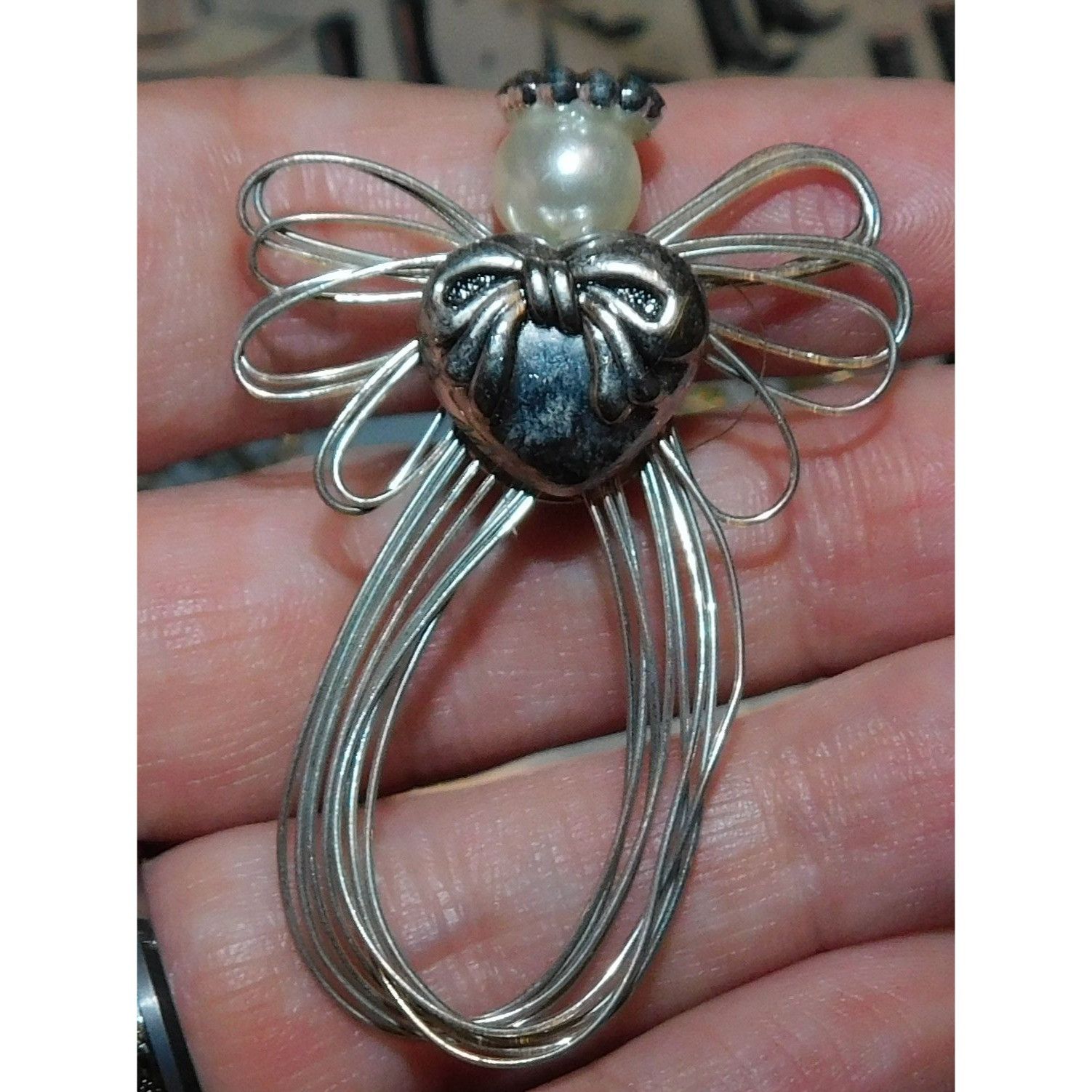 Handmade Handmade Wire Wrap Angel Pin With Faux Pearl And Heart Accen Size ONE SIZE - 1 Thumbnail