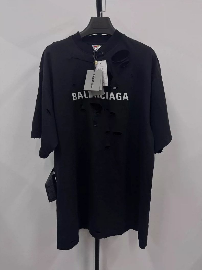 Balenciaga Balenciaga size 1 Monogrammed crewneck short sleeve T-shirt Size US XS / EU 42 / 0 - 1 Thumbnail