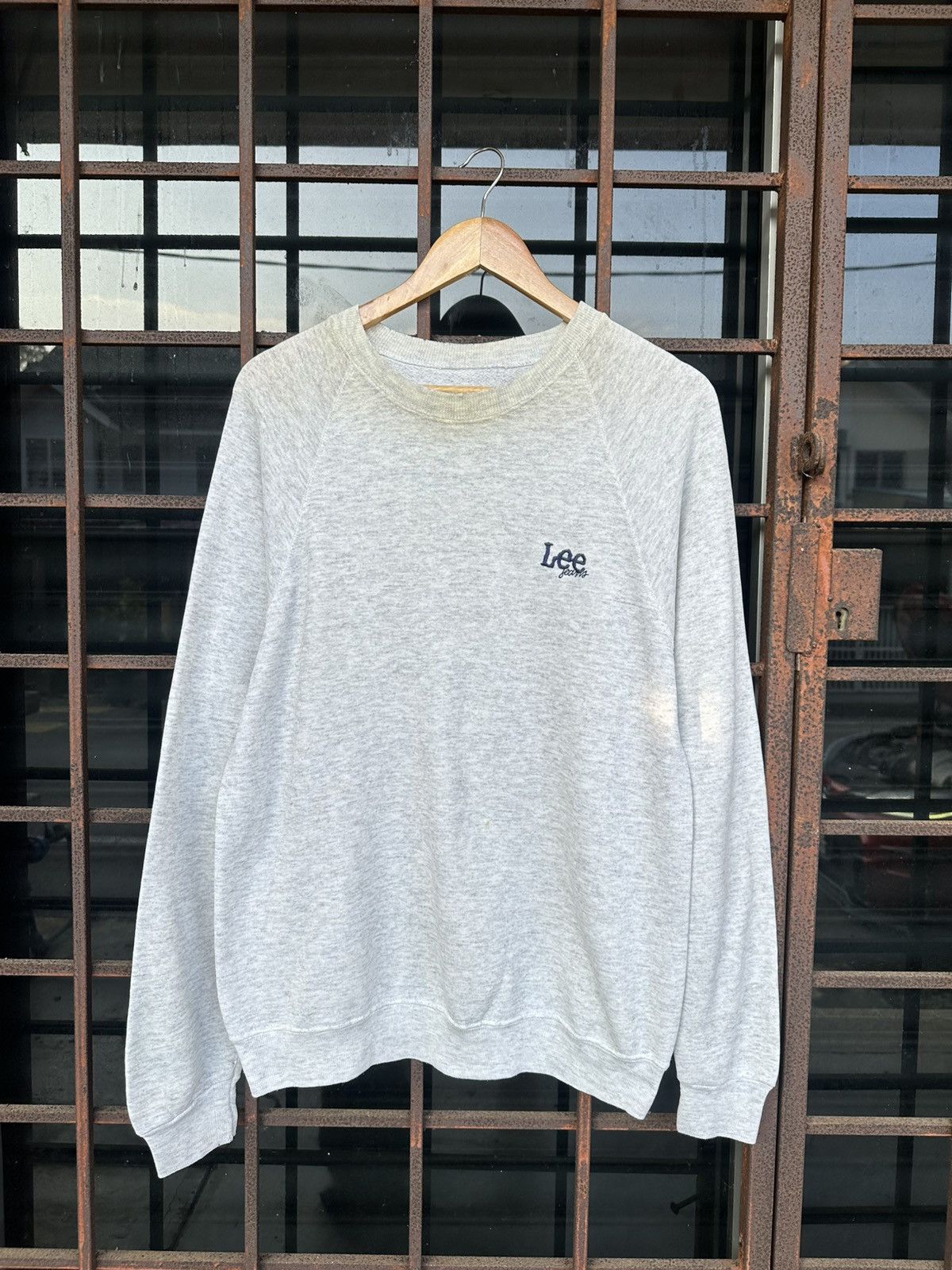 Vintage Vintage Lee THRASHED Plain Crewneck Size US L / EU 52-54 / 3 - 2 Thumbnail