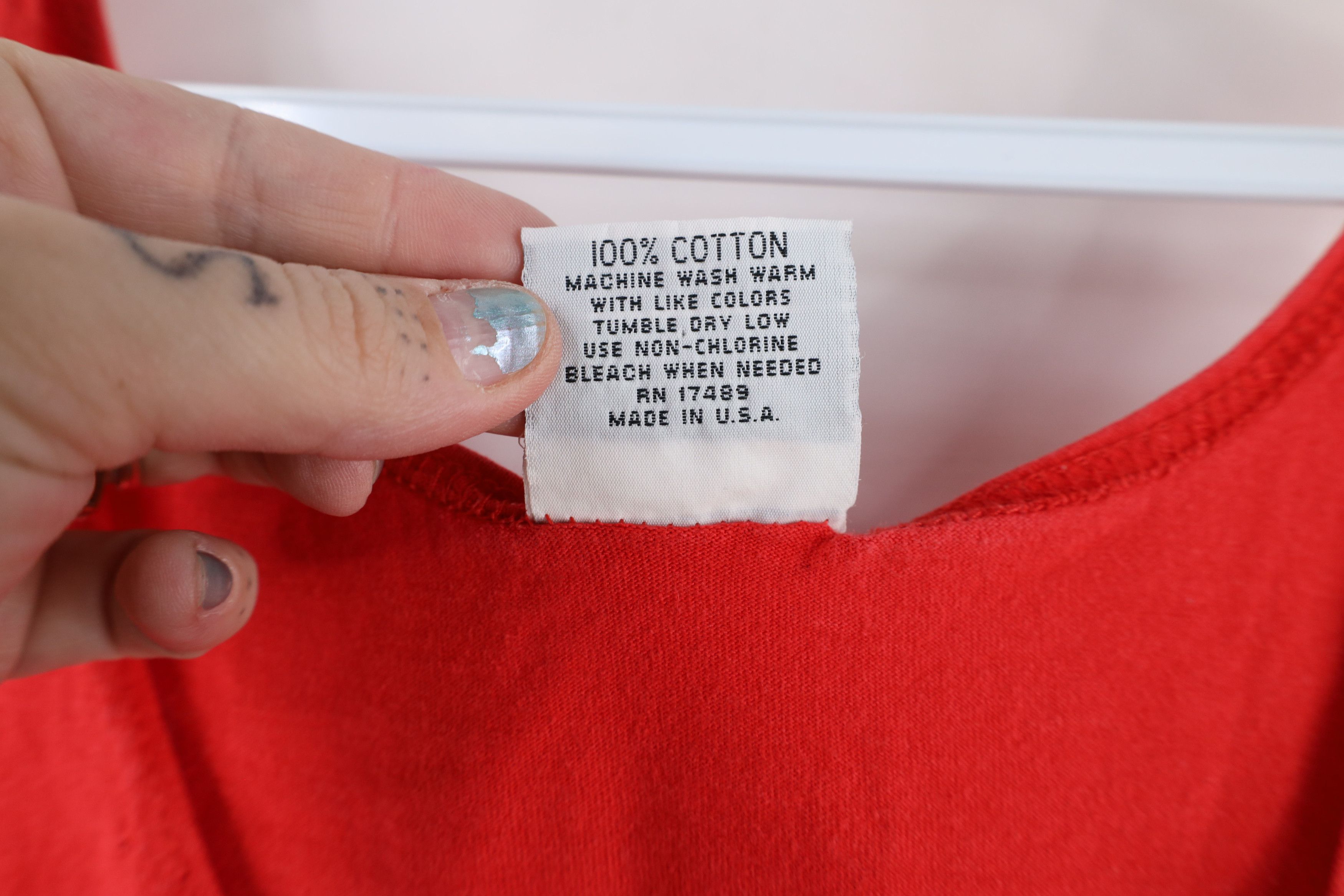 Vintage Vintage 90s Streetwear Tank Top T-Shirt Red Cotton USA Size US L / EU 52-54 / 3 - 6 Thumbnail